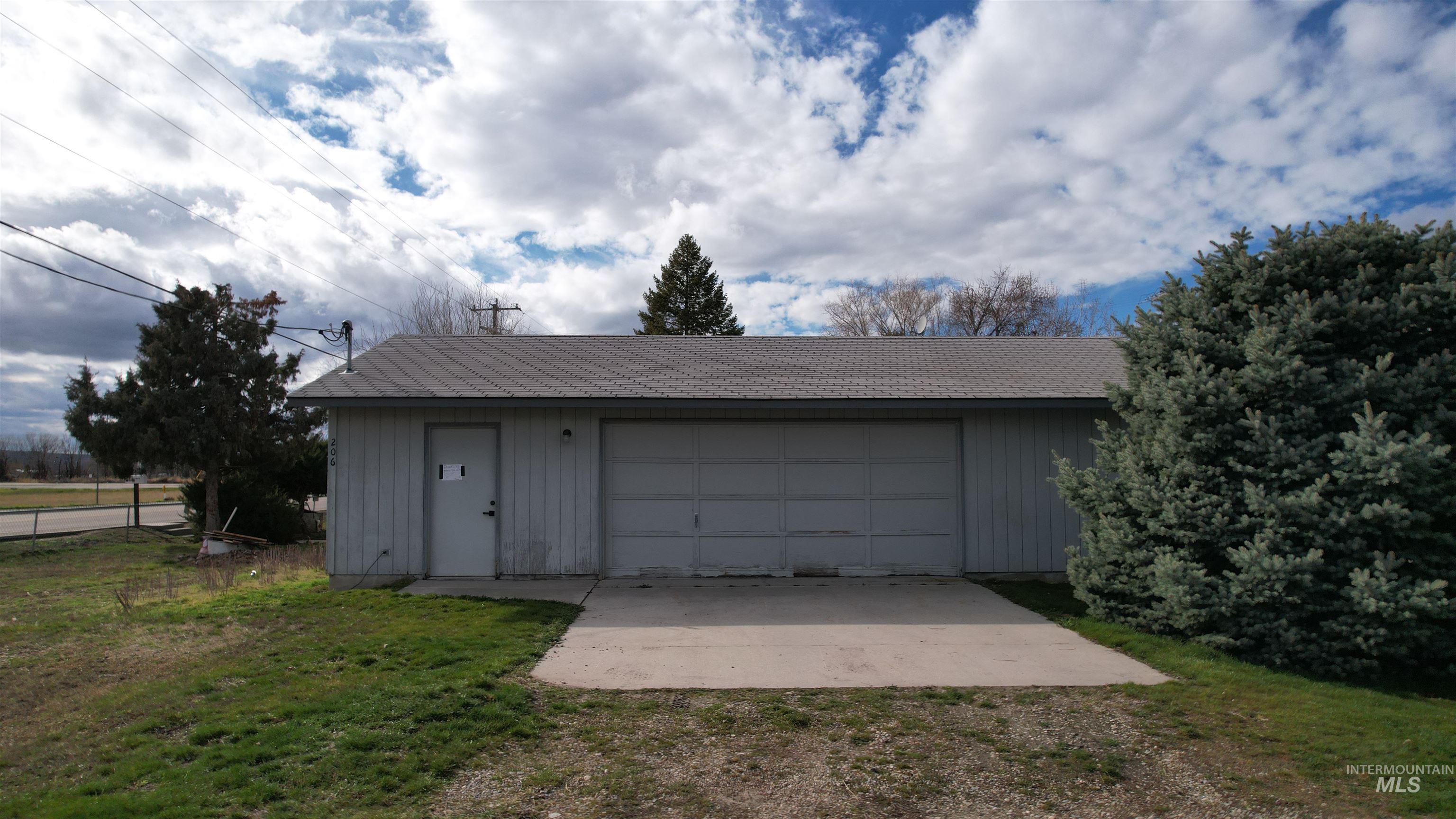 206 W 12th St, Emmett, Idaho 83617, 2 Bedrooms, 1 Bathroom, Residential For Sale, Price $287,600, 98976361