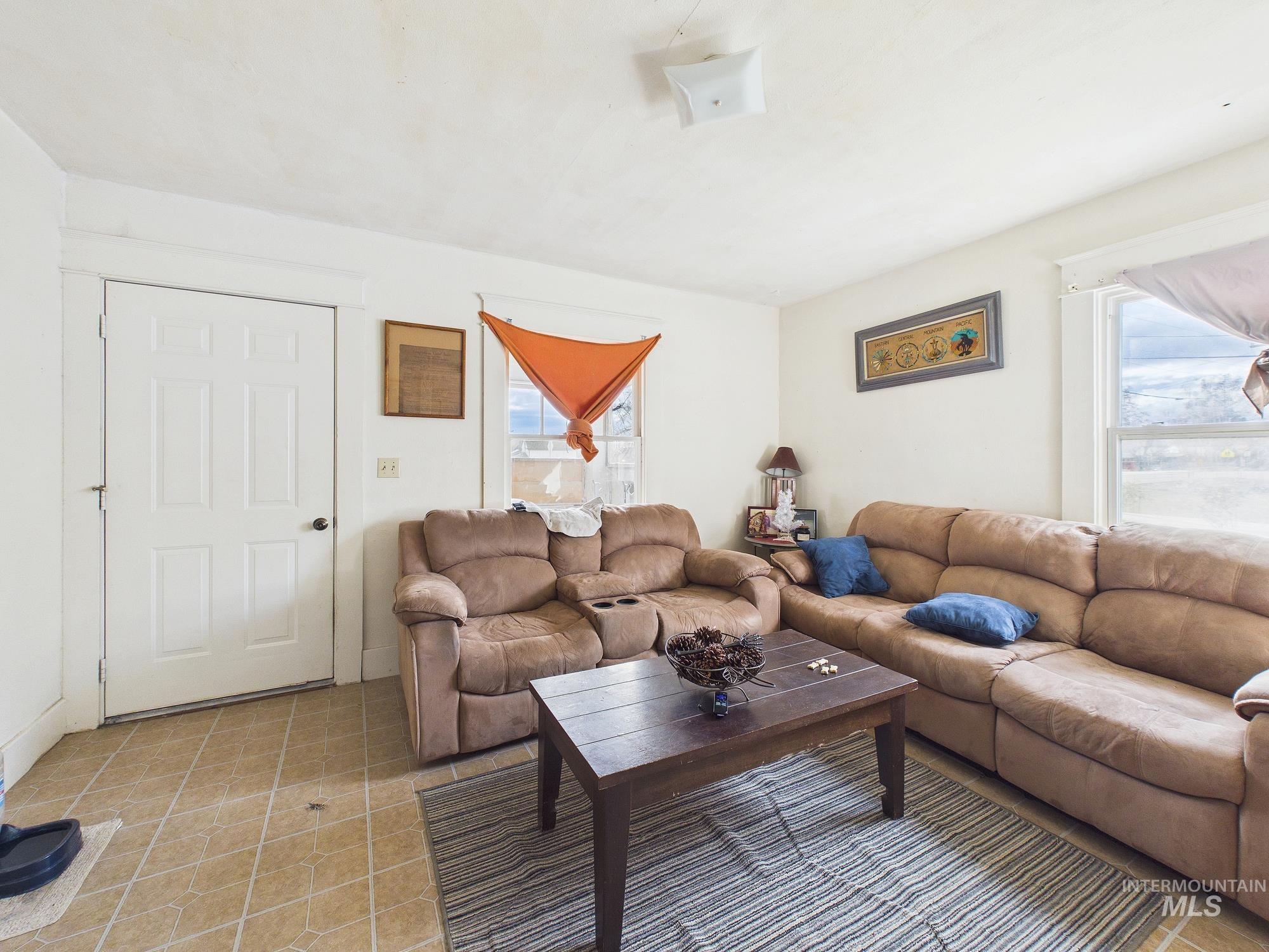 206 W 12th St, Emmett, Idaho 83617, 2 Bedrooms, 1 Bathroom, Residential For Sale, Price $287,600, 98976361