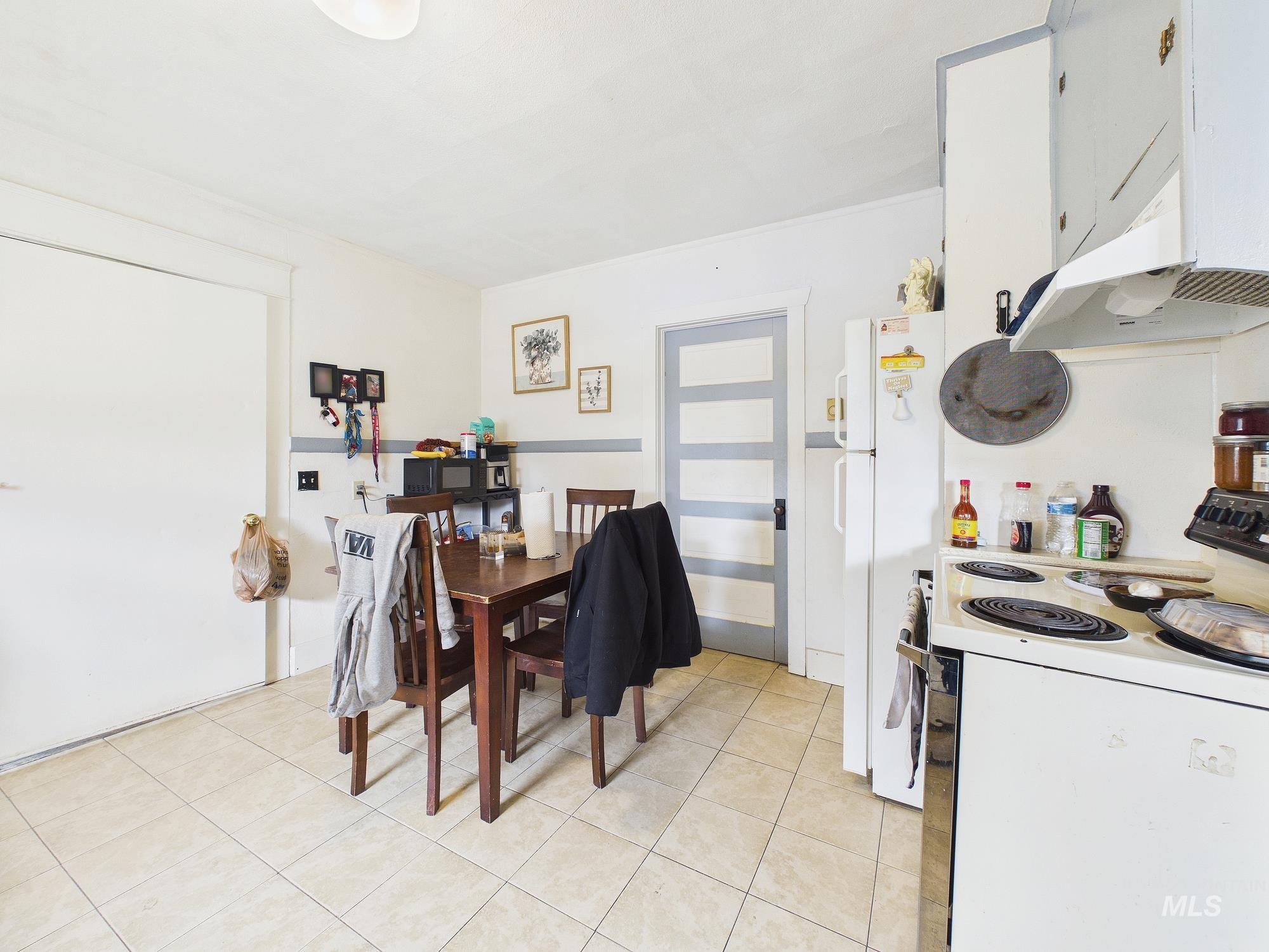 206 W 12th St, Emmett, Idaho 83617, 2 Bedrooms, 1 Bathroom, Residential For Sale, Price $287,600, 98976361