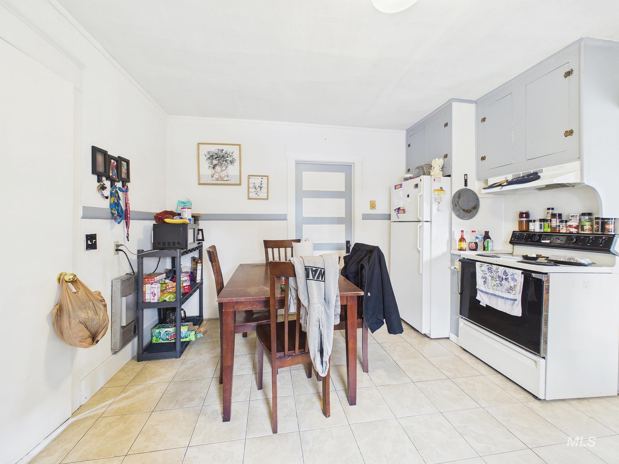 206 W 12th St, Emmett, Idaho 83617, 2 Bedrooms, 1 Bathroom, Residential For Sale, Price $287,600, 98976361