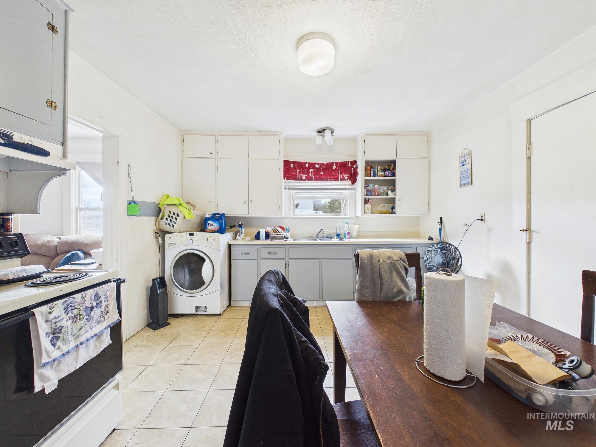 206 W 12th St, Emmett, Idaho 83617, 2 Bedrooms, 1 Bathroom, Residential For Sale, Price $287,600, 98976361