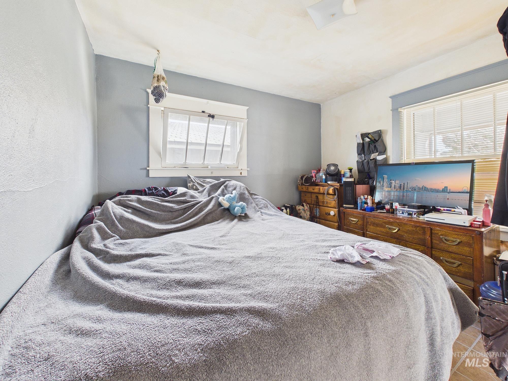 206 W 12th St, Emmett, Idaho 83617, 2 Bedrooms, 1 Bathroom, Residential For Sale, Price $287,600, 98976361