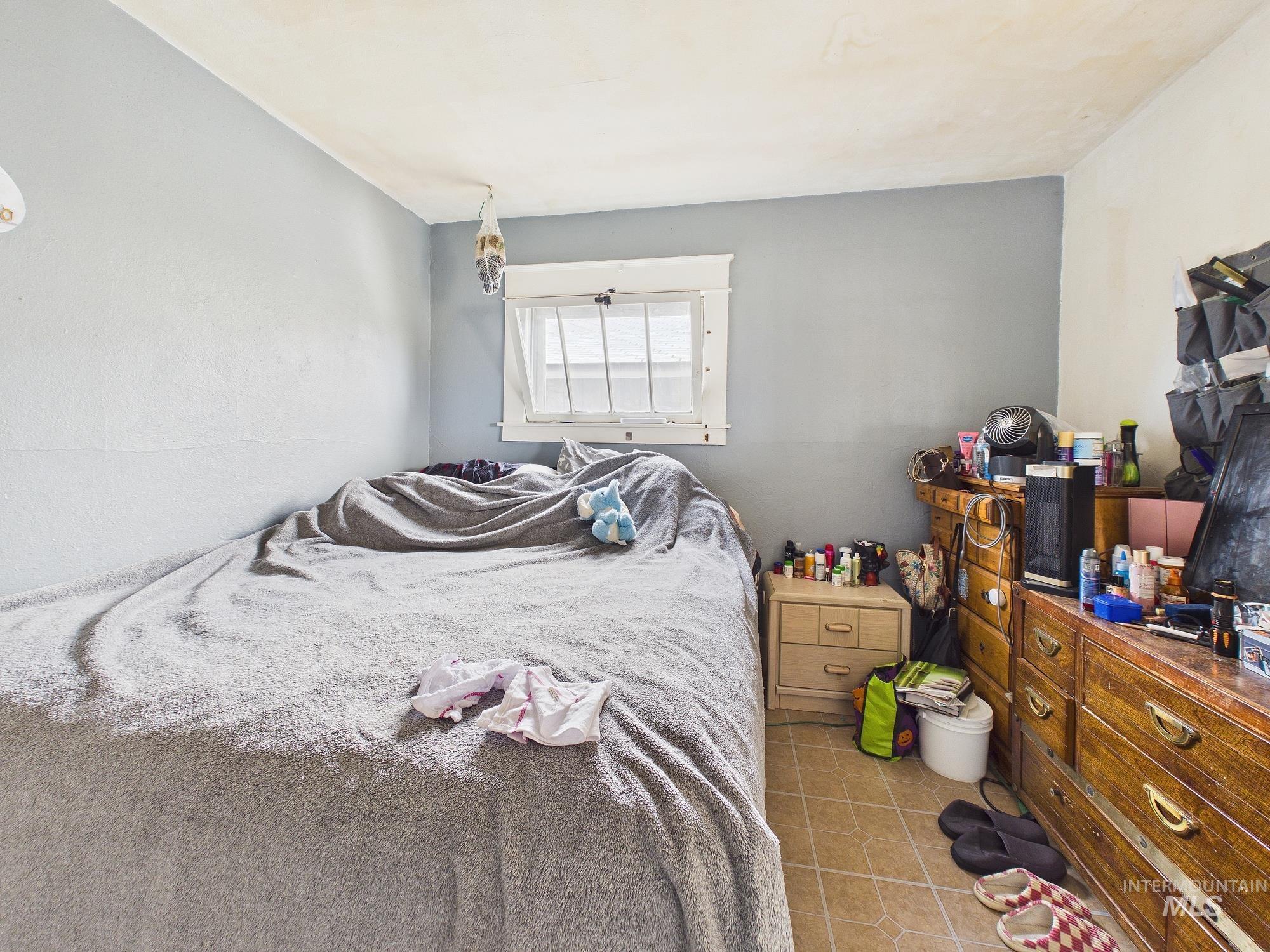 206 W 12th St, Emmett, Idaho 83617, 2 Bedrooms, 1 Bathroom, Residential For Sale, Price $287,600, 98976361