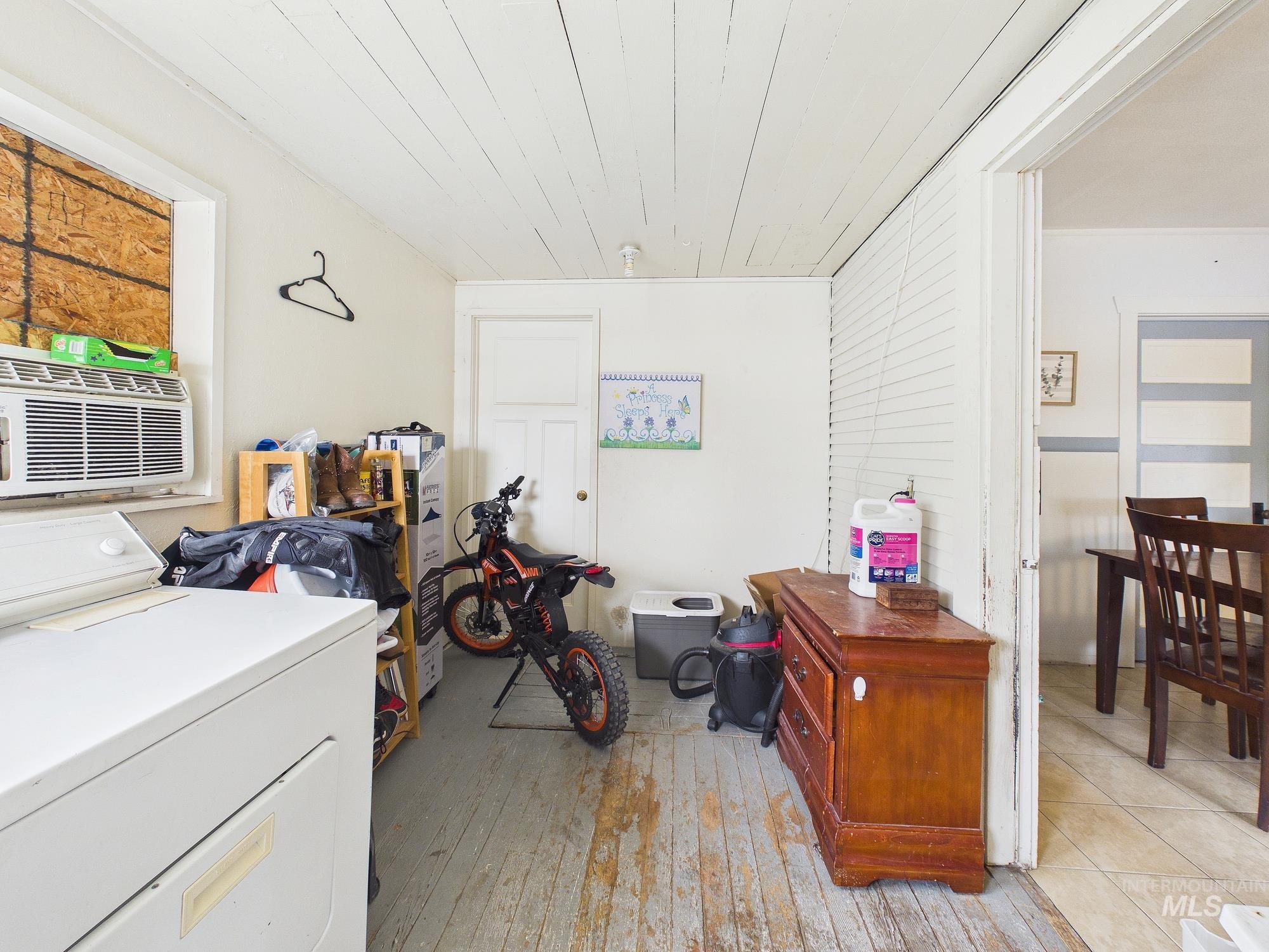 206 W 12th St, Emmett, Idaho 83617, 2 Bedrooms, 1 Bathroom, Residential For Sale, Price $287,600, 98976361