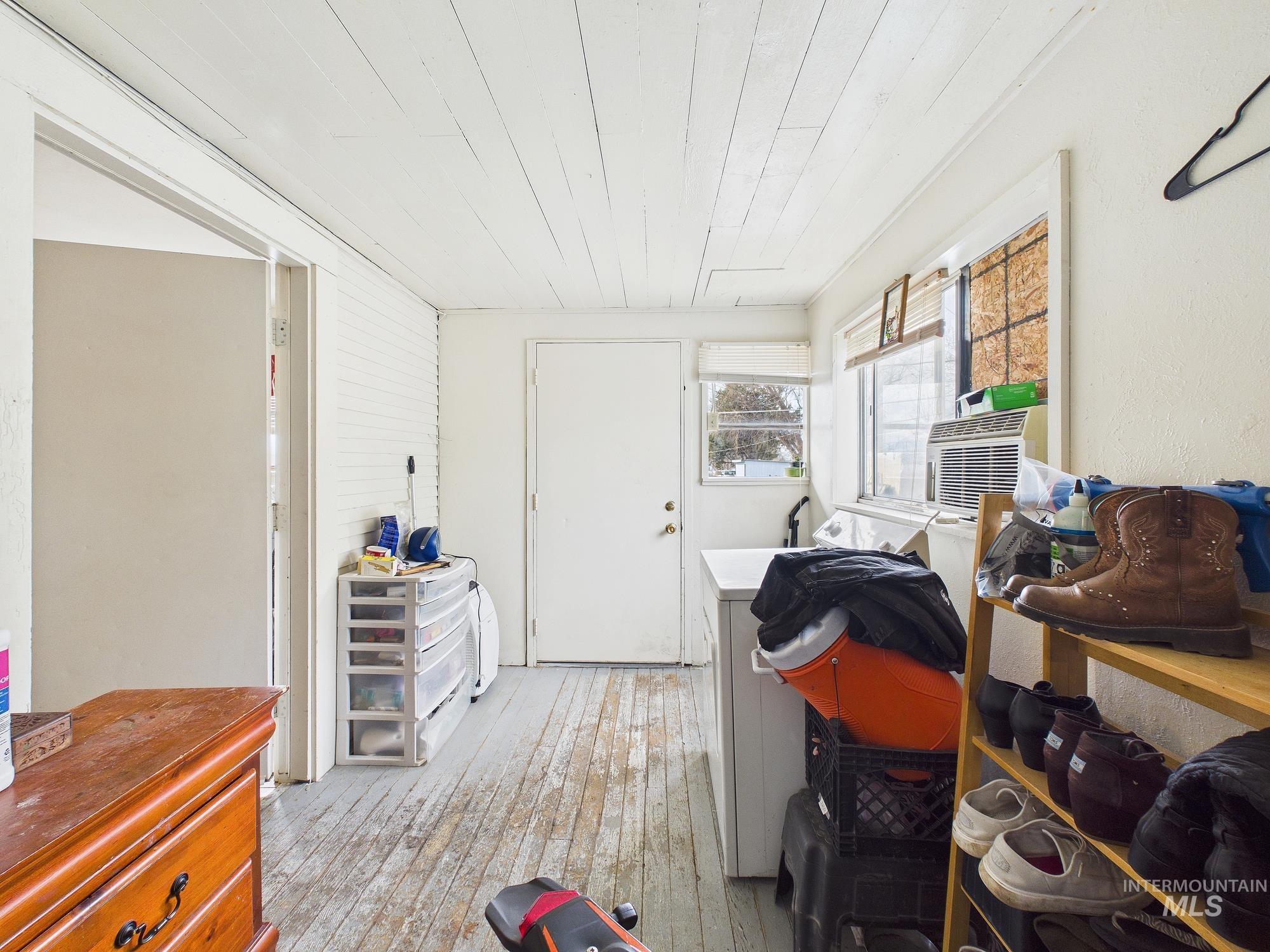 206 W 12th St, Emmett, Idaho 83617, 2 Bedrooms, 1 Bathroom, Residential For Sale, Price $287,600, 98976361