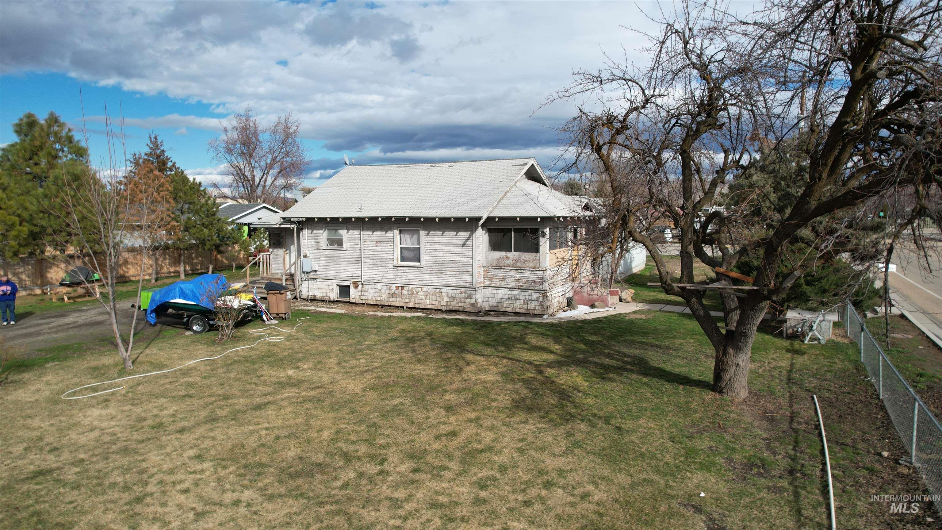 206 W 12th St, Emmett, Idaho 83617, 2 Bedrooms, 1 Bathroom, Residential For Sale, Price $287,600, 98976361