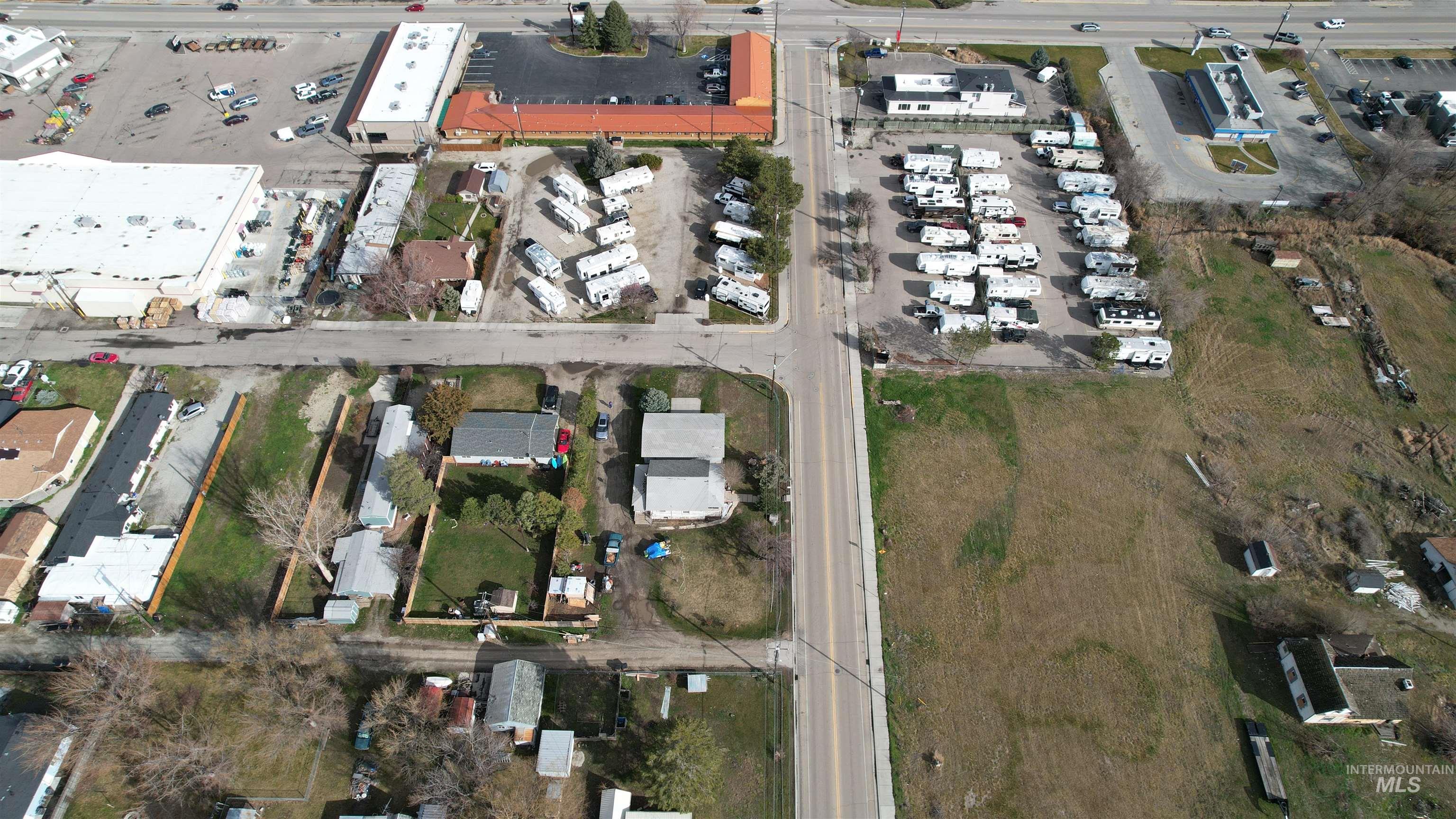 206 W 12th St, Emmett, Idaho 83617, 2 Bedrooms, 1 Bathroom, Residential For Sale, Price $287,600, 98976361