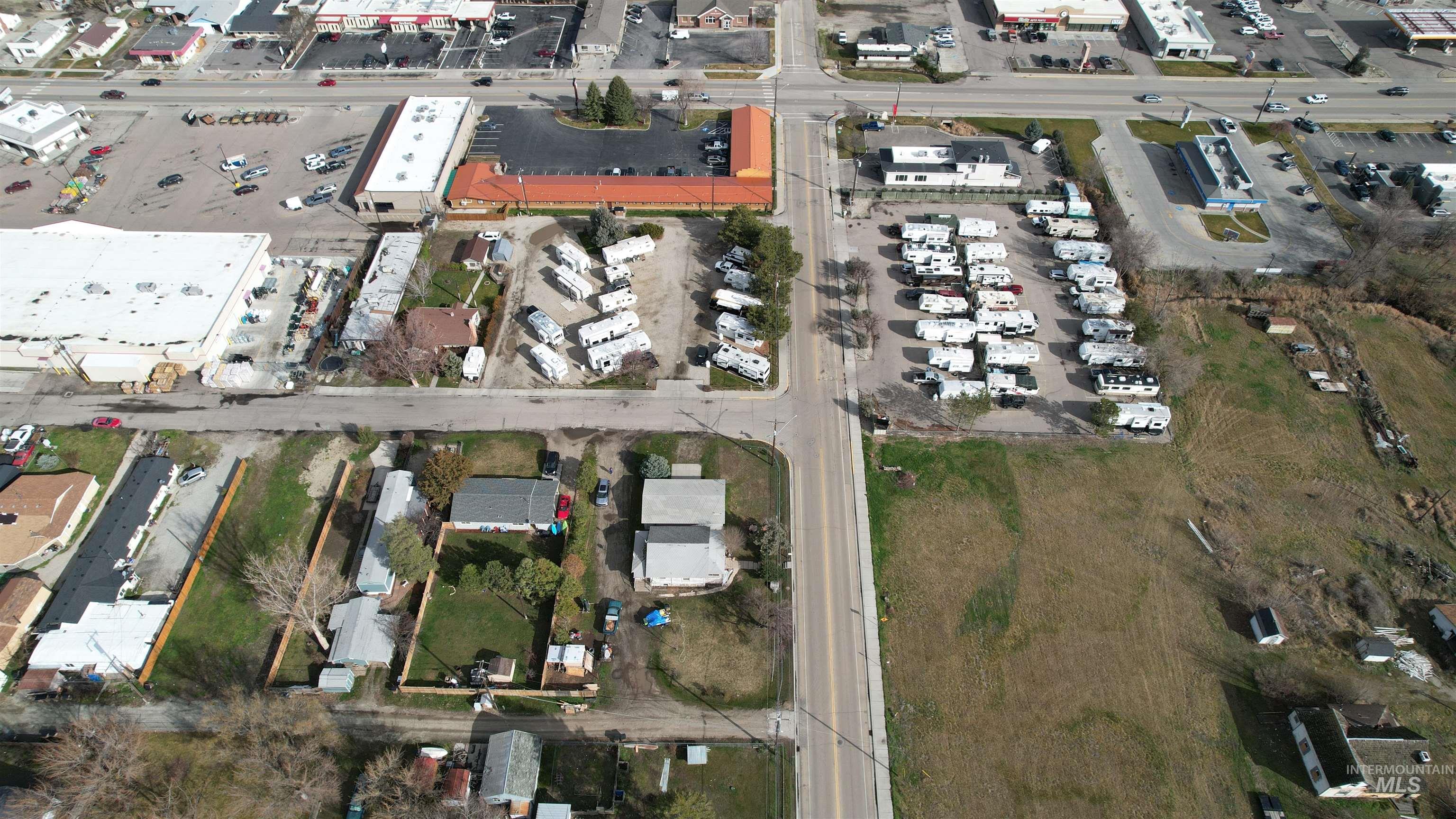 206 W 12th St, Emmett, Idaho 83617, 2 Bedrooms, 1 Bathroom, Residential For Sale, Price $287,600, 98976361