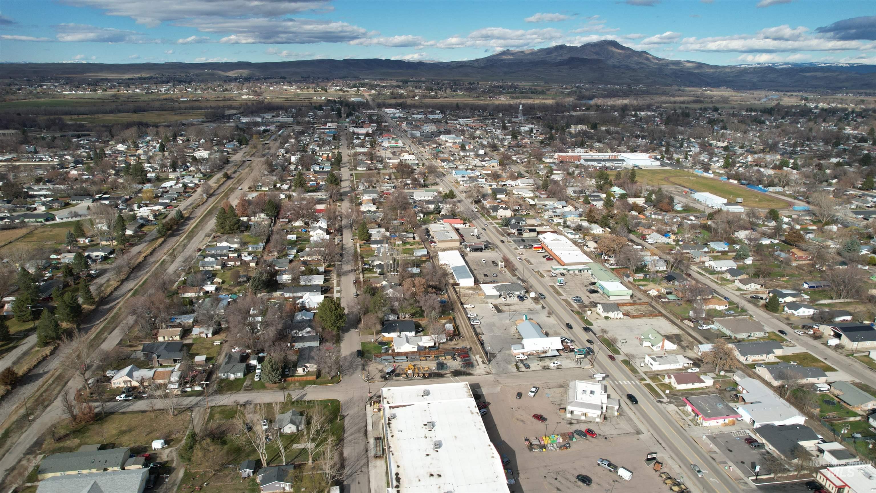 206 W 12th St, Emmett, Idaho 83617, 2 Bedrooms, 1 Bathroom, Residential For Sale, Price $287,600, 98976361