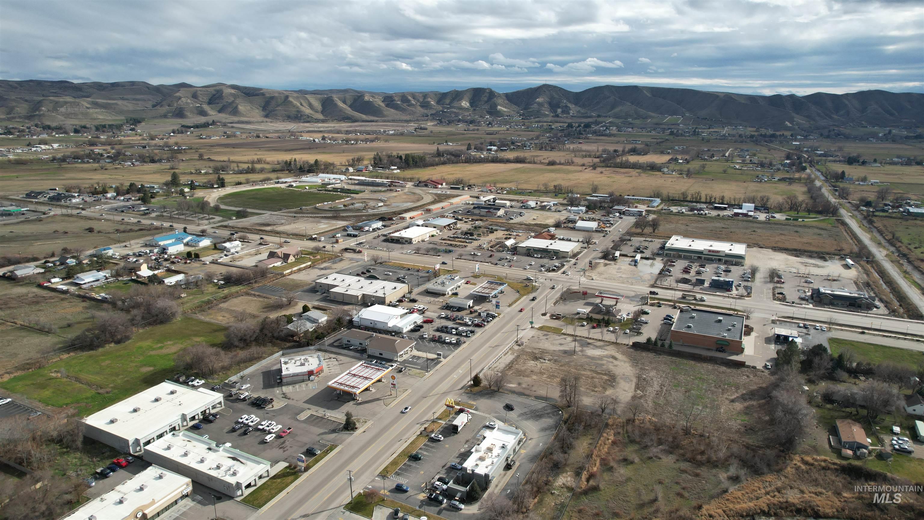 206 W 12th St, Emmett, Idaho 83617, 2 Bedrooms, 1 Bathroom, Residential For Sale, Price $287,600, 98976361