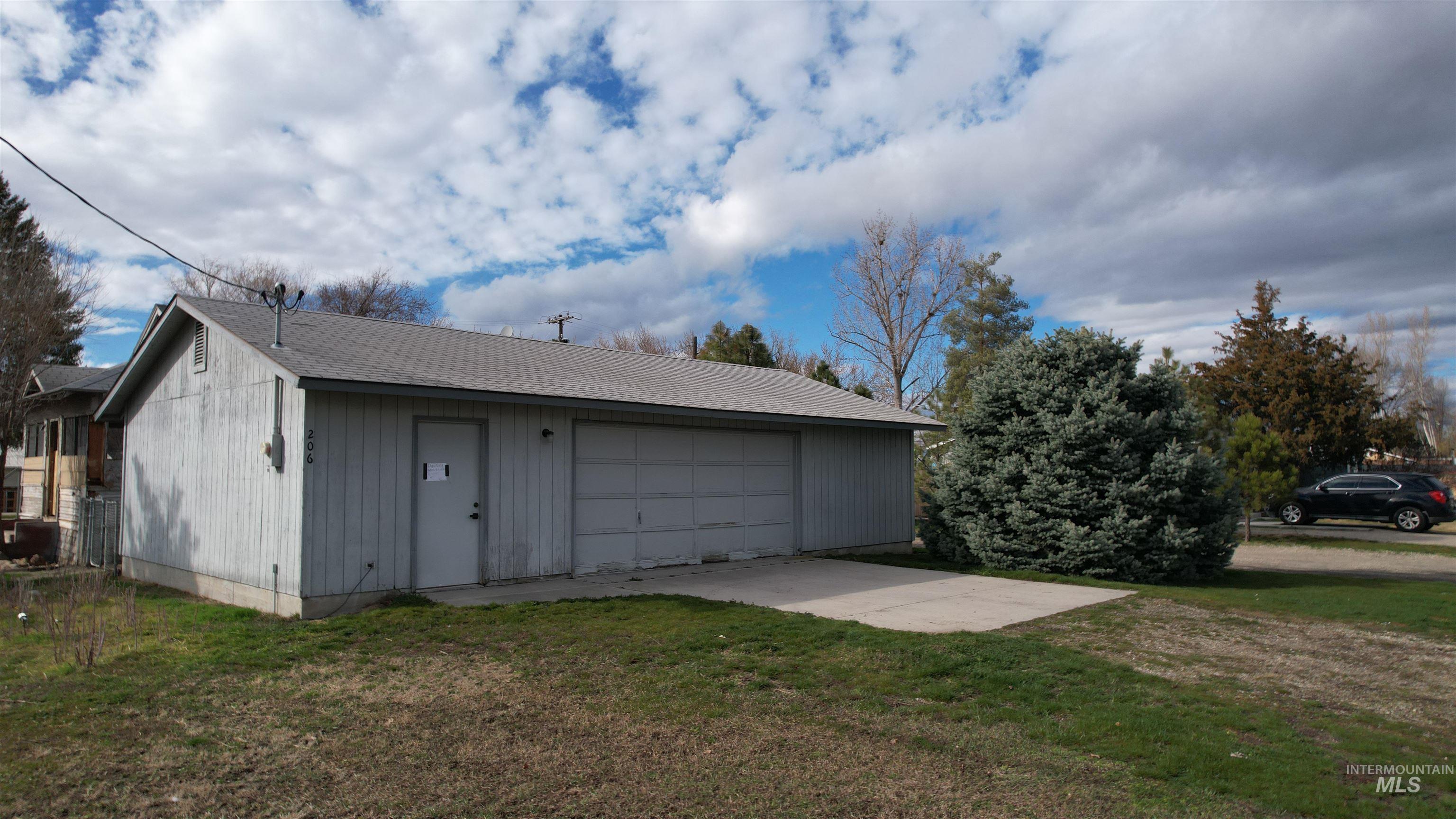 206 W 12th St, Emmett, Idaho 83617, 2 Bedrooms, 1 Bathroom, Residential For Sale, Price $287,600, 98976361