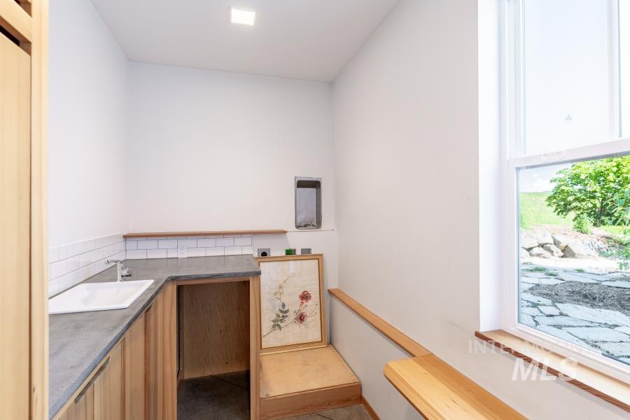 1755 Genesee Troy Rd, Moscow, Idaho 83843, 3 Bedrooms, 3 Bathrooms, Residential For Sale, Price $1,475,000, 98976362