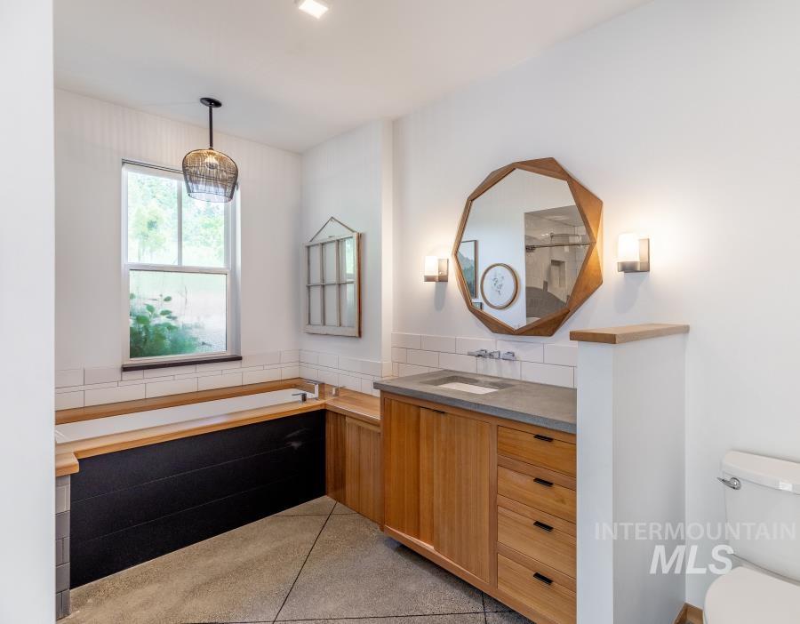 1755 Genesee Troy Rd, Moscow, Idaho 83843, 3 Bedrooms, 3 Bathrooms, Residential For Sale, Price $1,475,000, 98976362