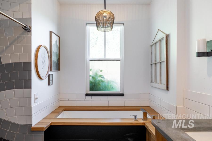 1755 Genesee Troy Rd, Moscow, Idaho 83843, 3 Bedrooms, 3 Bathrooms, Residential For Sale, Price $1,475,000, 98976362