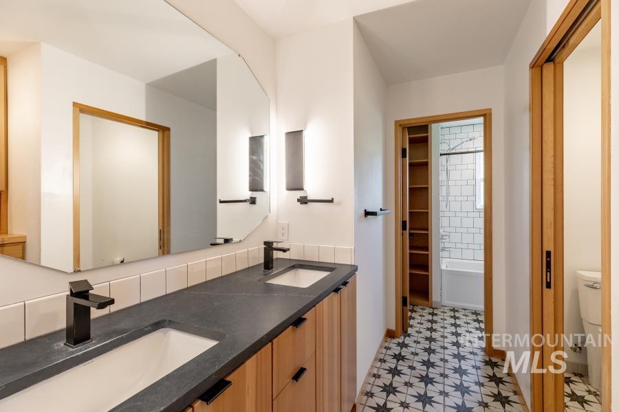 1755 Genesee Troy Rd, Moscow, Idaho 83843, 3 Bedrooms, 3 Bathrooms, Residential For Sale, Price $1,475,000, 98976362