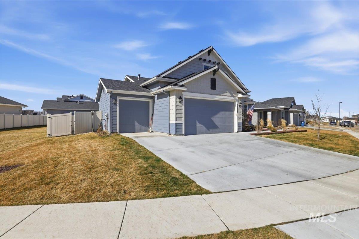 12827 S Milazzo Way, Nampa, Idaho 83686, 3 Bedrooms, 2.5 Bathrooms, Residential For Sale, Price $525,000,MLS 98976364