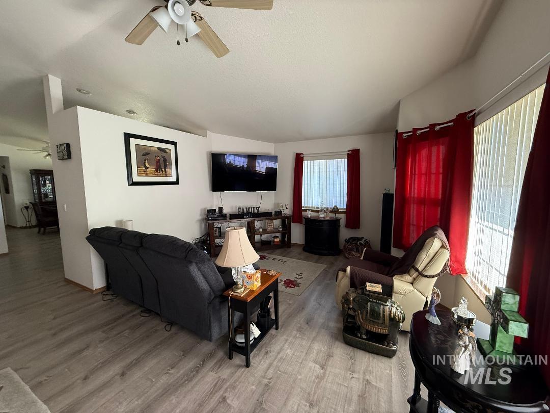 1100 Burnett Dr., Nampa, Idaho 83651, 2 Bedrooms, 2 Bathrooms, Residential For Sale, Price $284,900, 98976366