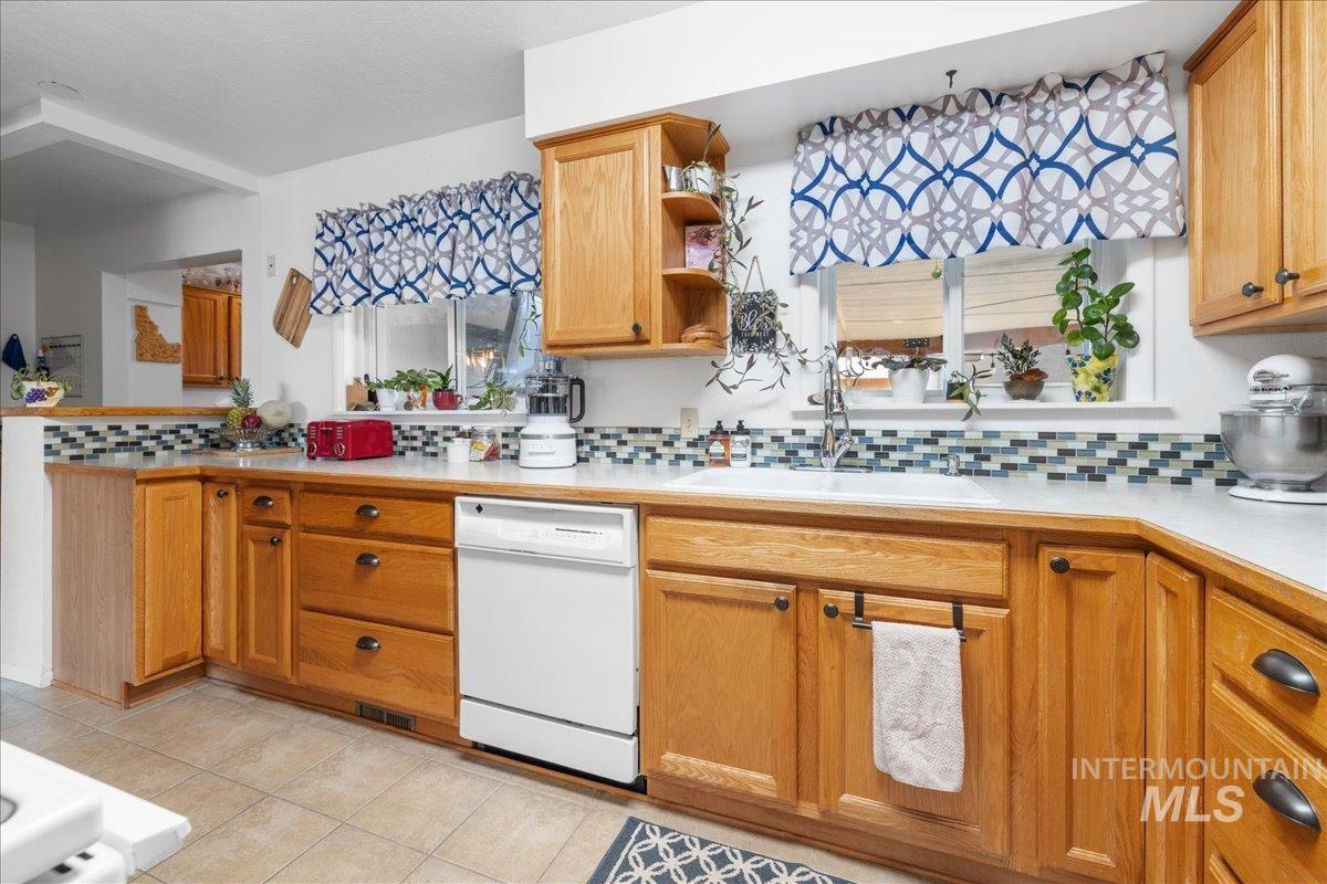 712 SW 4th St, Fruitland, Idaho 83660, 4 Bedrooms, 2 Bathrooms, Residential For Sale, Price $414,900,MLS 98976367