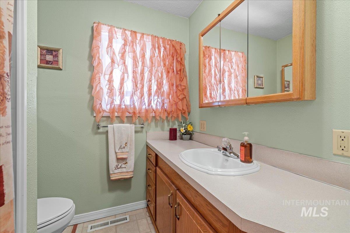 712 SW 4th St, Fruitland, Idaho 83660, 4 Bedrooms, 2 Bathrooms, Residential For Sale, Price $414,900,MLS 98976367