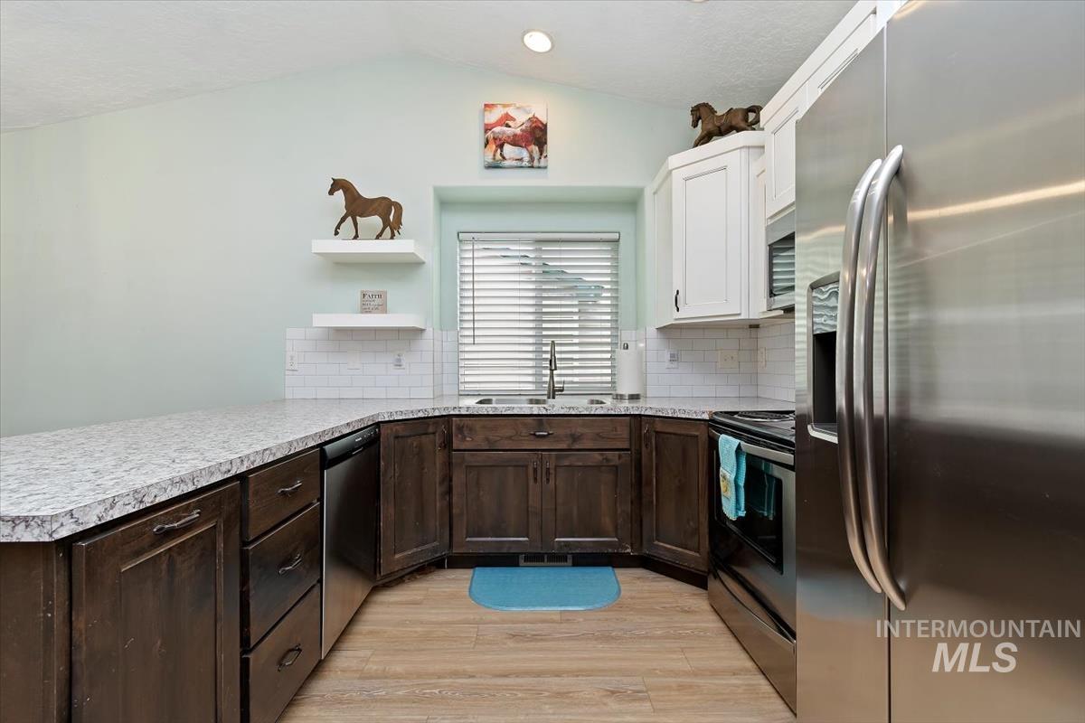 810 Sioux Ave, Emmett, Idaho 83617, 3 Bedrooms, 2 Bathrooms, Residential For Sale, Price $355,000,MLS 98976369