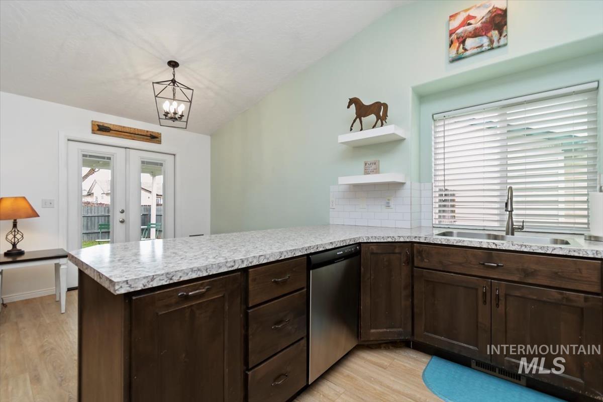 810 Sioux Ave, Emmett, Idaho 83617, 3 Bedrooms, 2 Bathrooms, Residential For Sale, Price $355,000,MLS 98976369