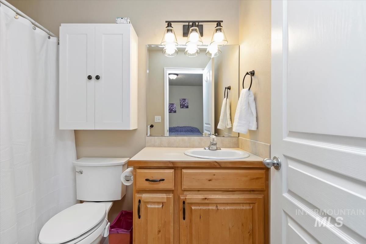 810 Sioux Ave, Emmett, Idaho 83617, 3 Bedrooms, 2 Bathrooms, Residential For Sale, Price $355,000,MLS 98976369