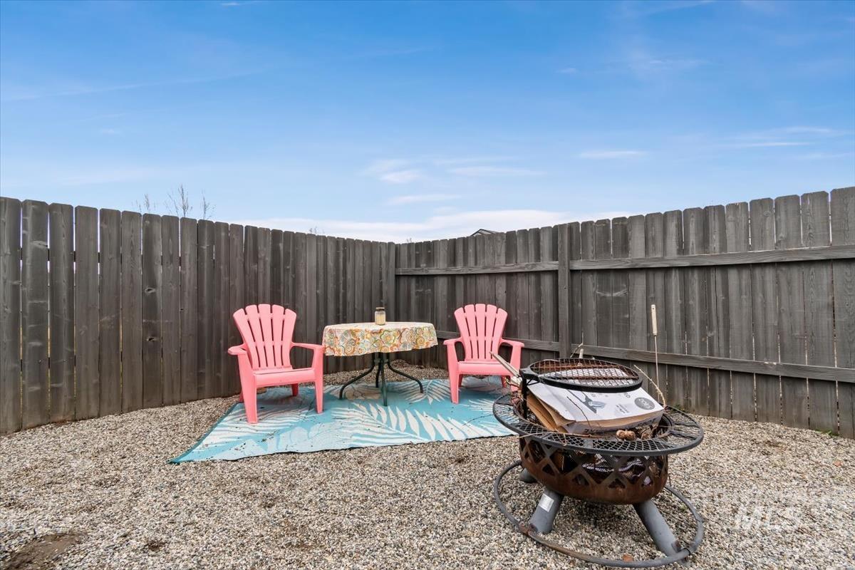 810 Sioux Ave, Emmett, Idaho 83617, 3 Bedrooms, 2 Bathrooms, Residential For Sale, Price $355,000,MLS 98976369