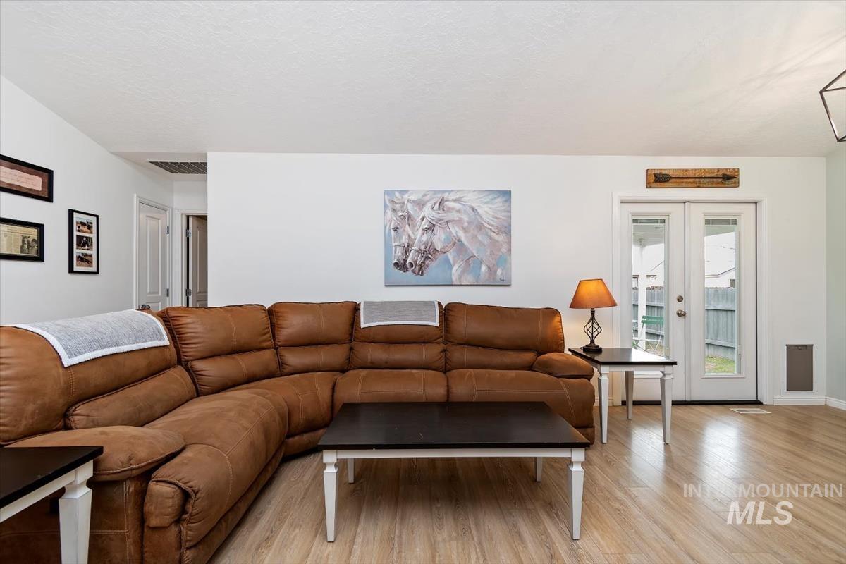 810 Sioux Ave, Emmett, Idaho 83617, 3 Bedrooms, 2 Bathrooms, Residential For Sale, Price $355,000,MLS 98976369