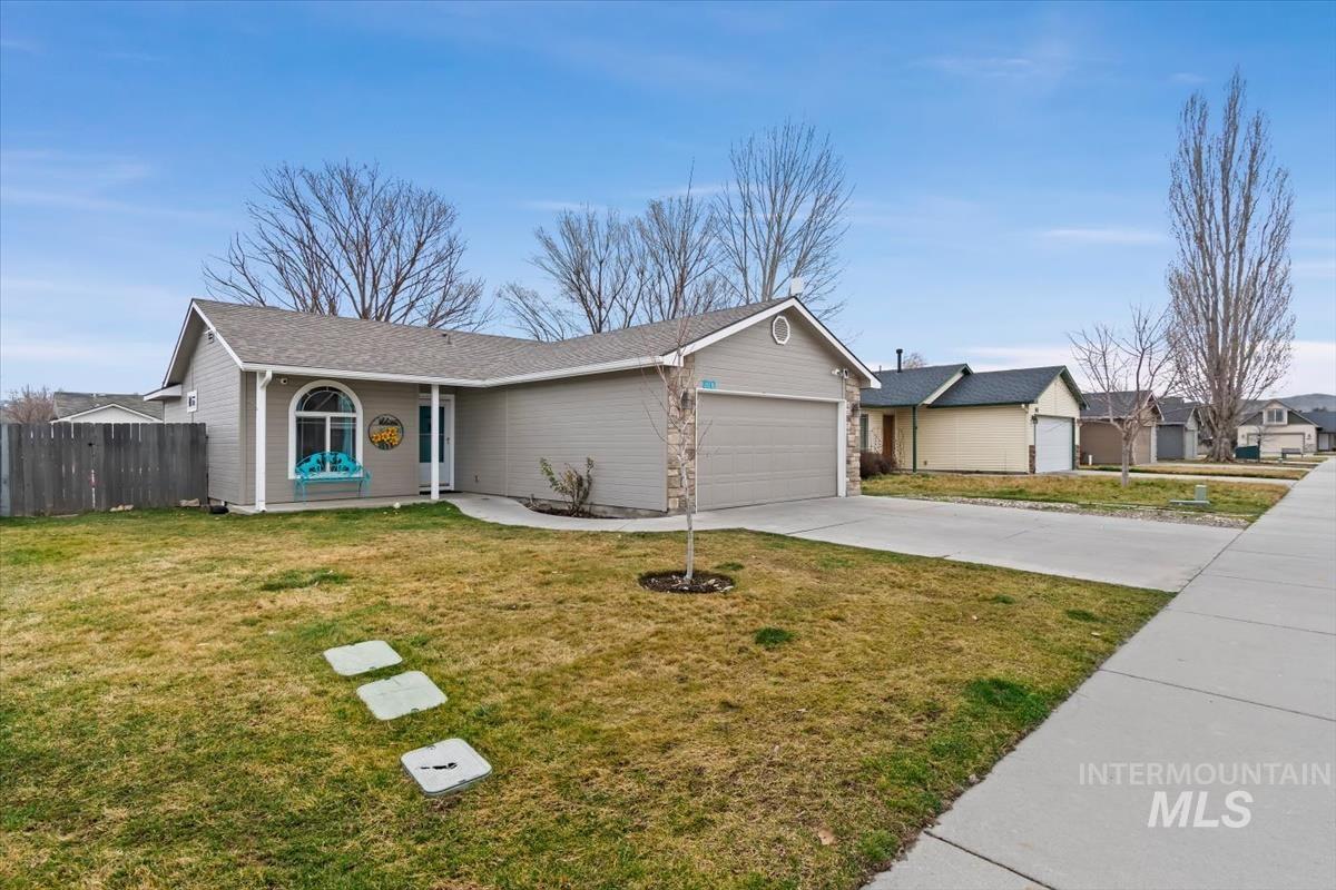 810 Sioux Ave, Emmett, Idaho 83617, 3 Bedrooms, 2 Bathrooms, Residential For Sale, Price $355,000,MLS 98976369