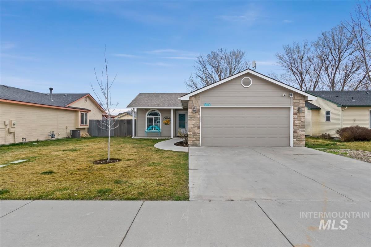 810 Sioux Ave, Emmett, Idaho 83617, 3 Bedrooms, 2 Bathrooms, Residential For Sale, Price $355,000,MLS 98976369