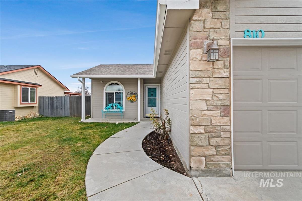 810 Sioux Ave, Emmett, Idaho 83617, 3 Bedrooms, 2 Bathrooms, Residential For Sale, Price $355,000,MLS 98976369