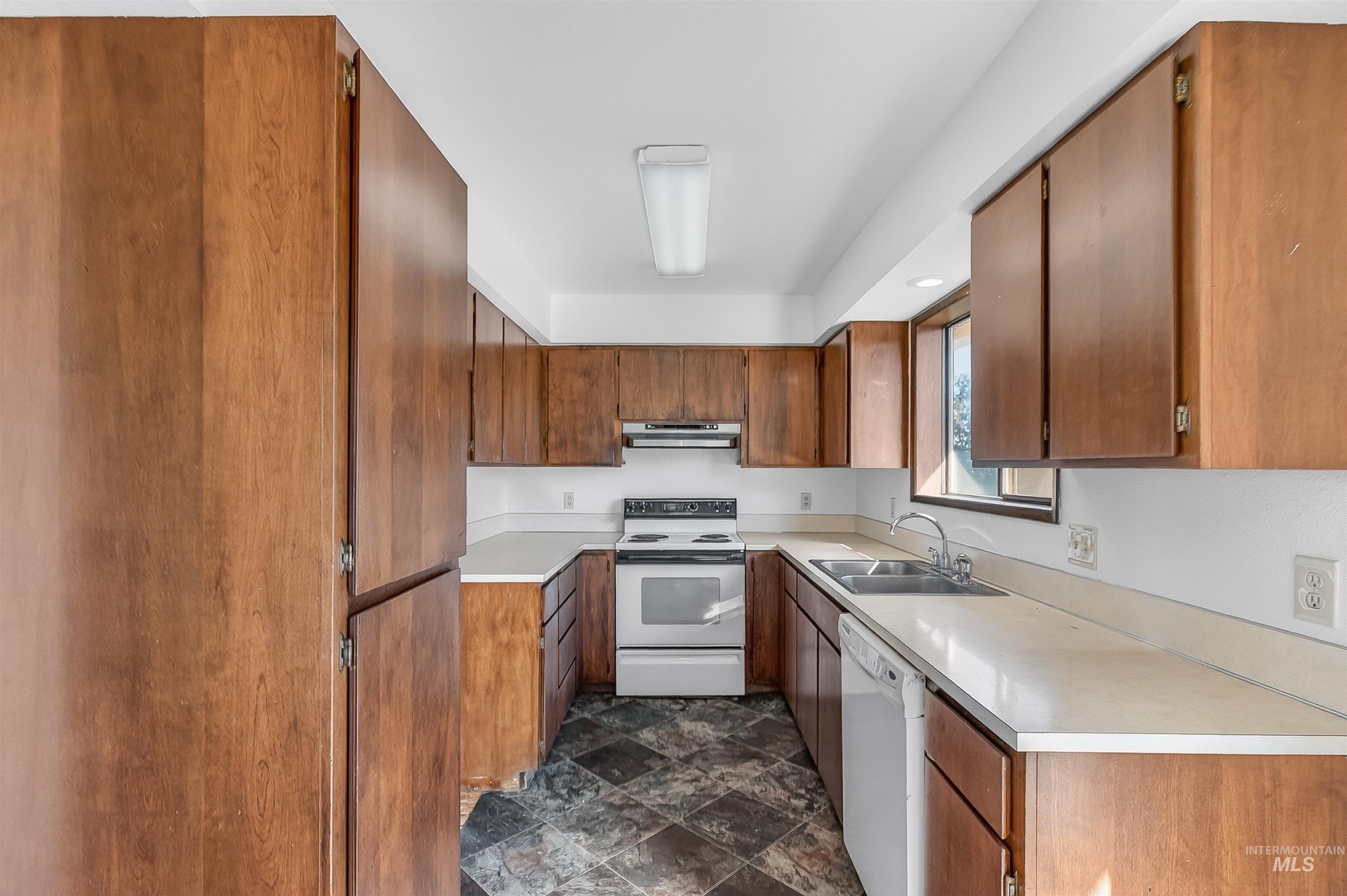 1825 Cedar Ave, Lewiston, Idaho 83501, 4 Bedrooms, 2 Bathrooms, Residential For Sale, Price $379,000,MLS 98976371