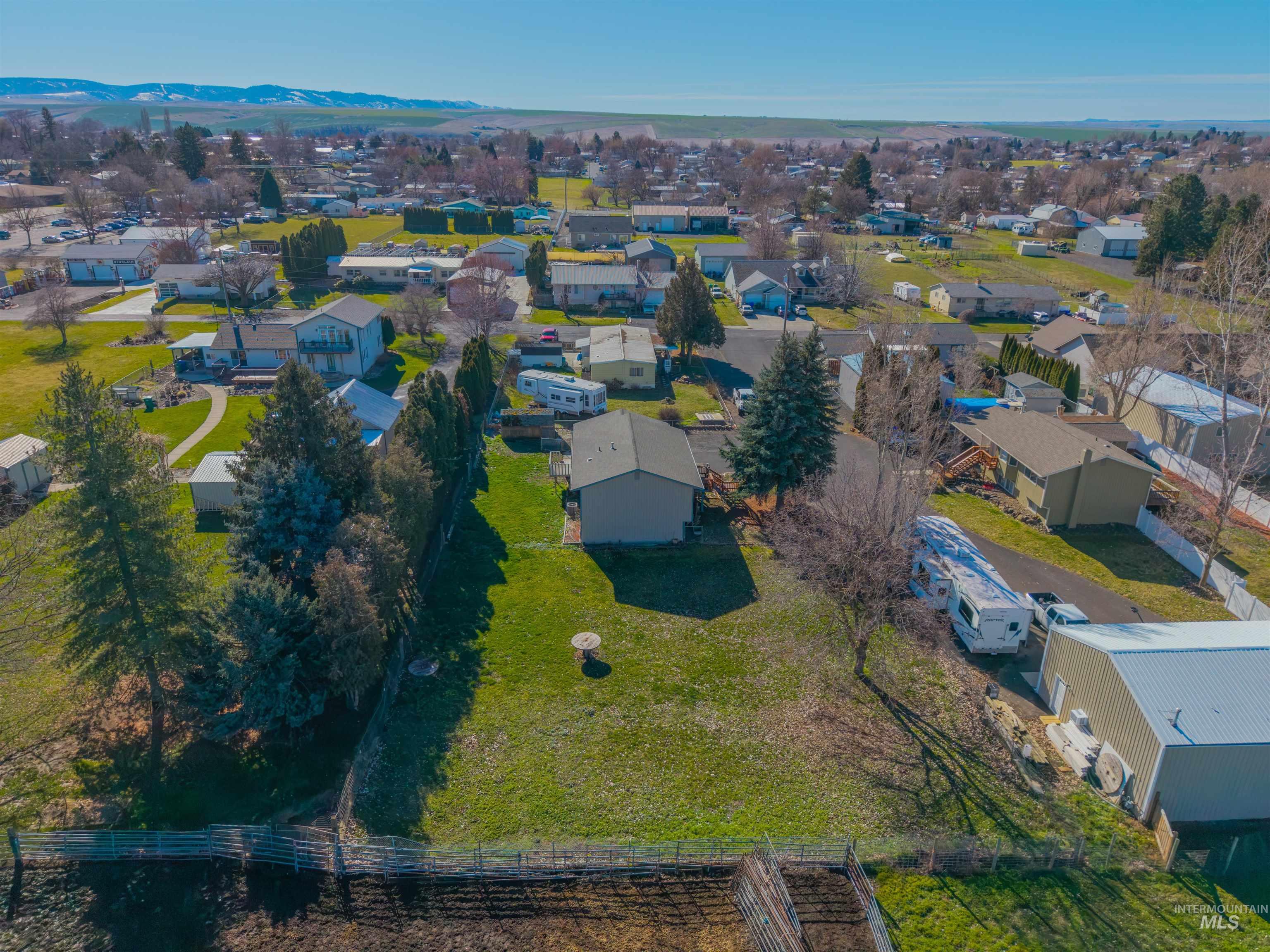 1825 Cedar Ave, Lewiston, Idaho 83501, 4 Bedrooms, 2 Bathrooms, Residential For Sale, Price $379,000,MLS 98976371