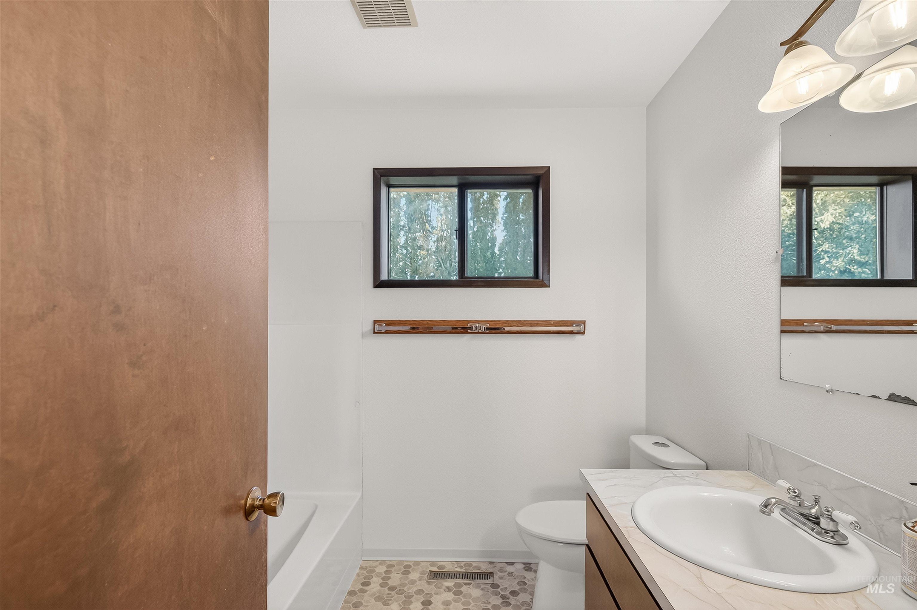 1825 Cedar Ave, Lewiston, Idaho 83501, 4 Bedrooms, 2 Bathrooms, Residential For Sale, Price $379,000,MLS 98976371