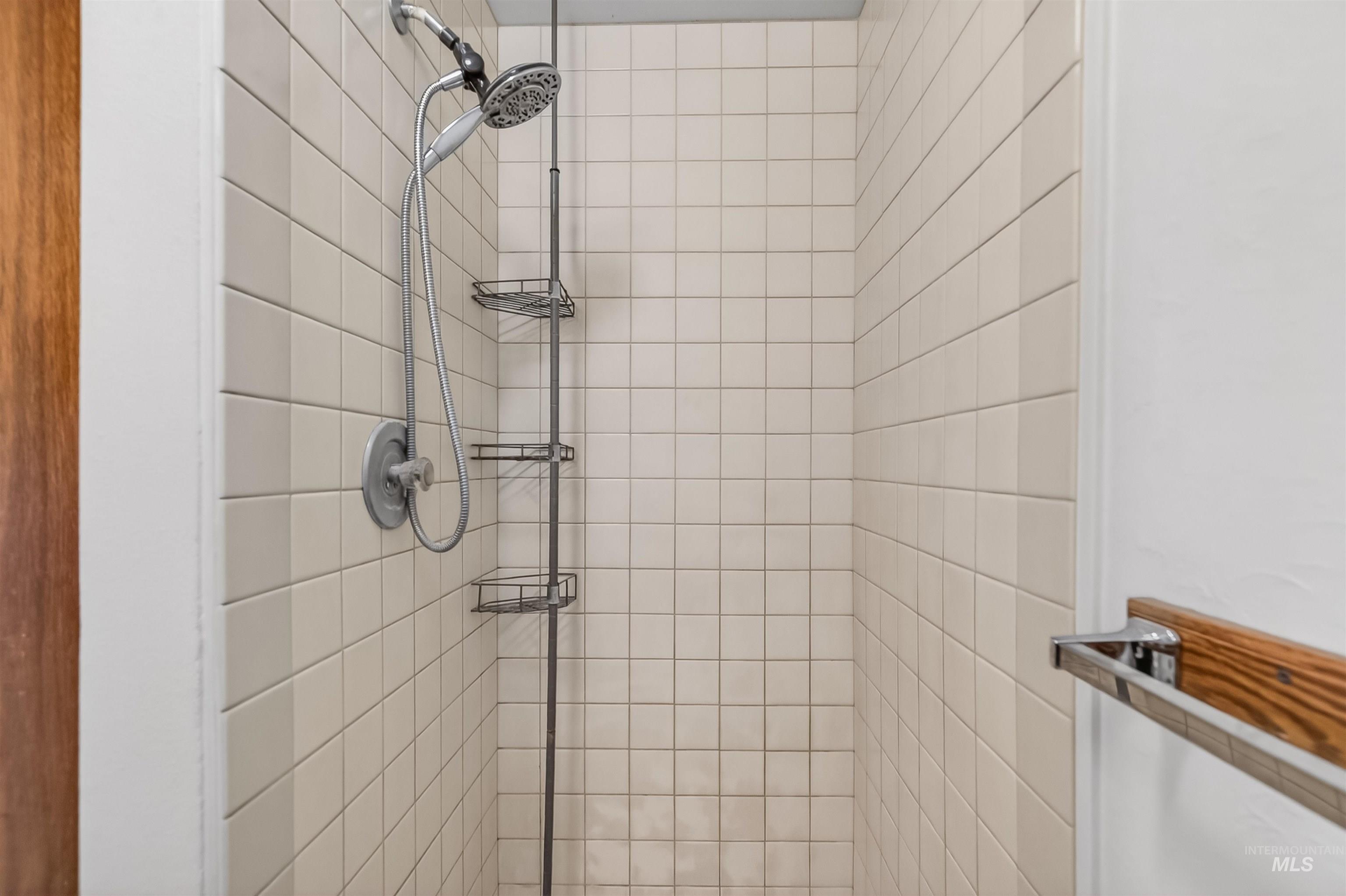 1825 Cedar Ave, Lewiston, Idaho 83501, 4 Bedrooms, 2 Bathrooms, Residential For Sale, Price $379,000,MLS 98976371