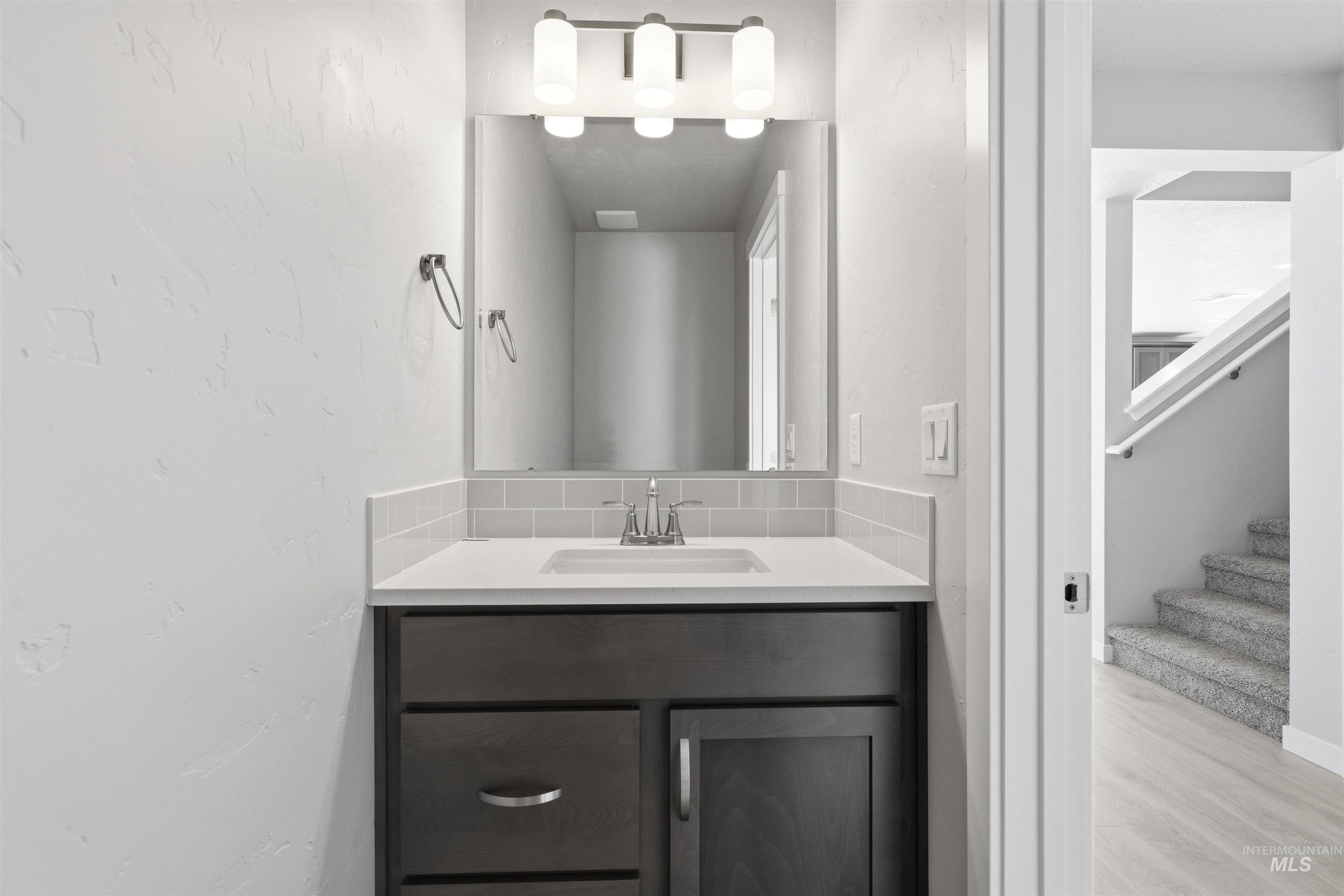 194 W Omphale St., Kuna, Idaho 83634, 4 Bedrooms, 2.5 Bathrooms, Residential For Sale, Price $429,990,MLS 98976376