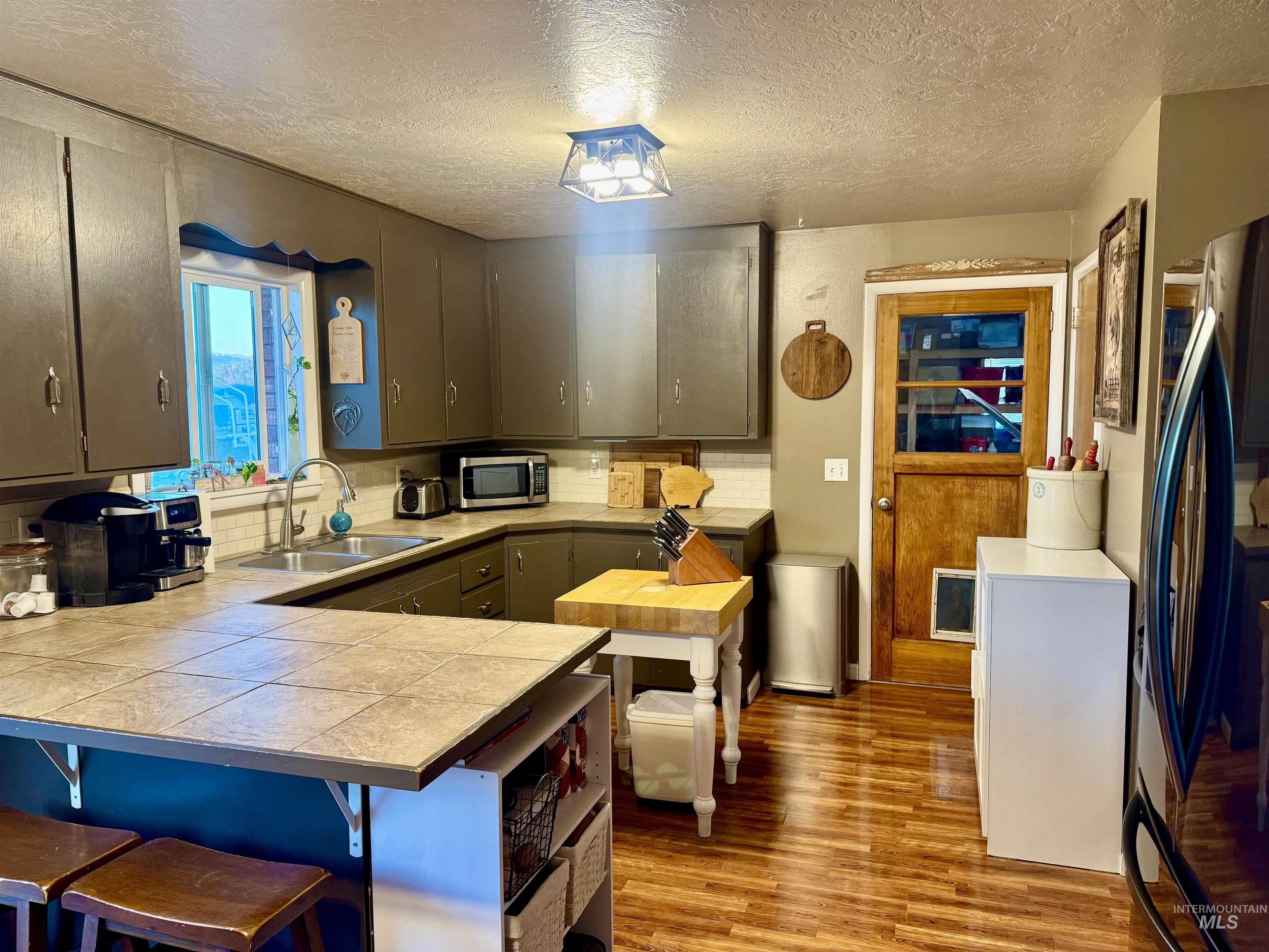 3890 E Victory Rd, Meridian, Idaho 83642, 3 Bedrooms, 2 Bathrooms, Residential For Sale, Price $550,000, 98976378