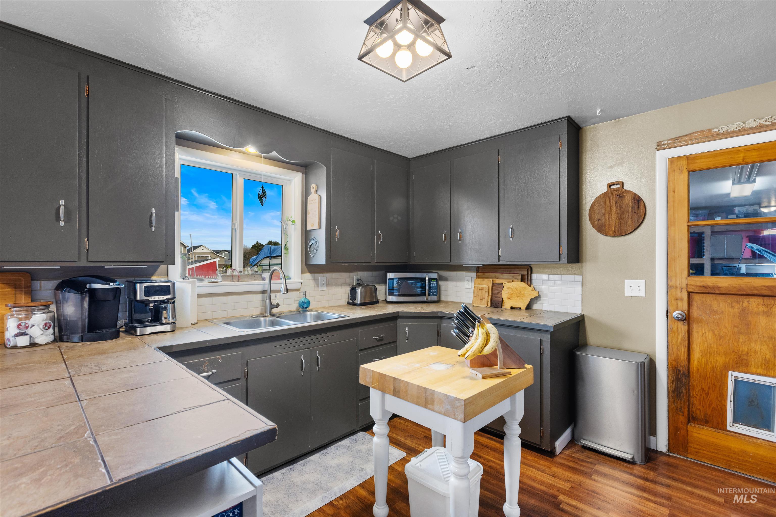 3890 E Victory Rd, Meridian, Idaho 83642, 3 Bedrooms, 2 Bathrooms, Residential For Sale, Price $540,000,MLS 98976378