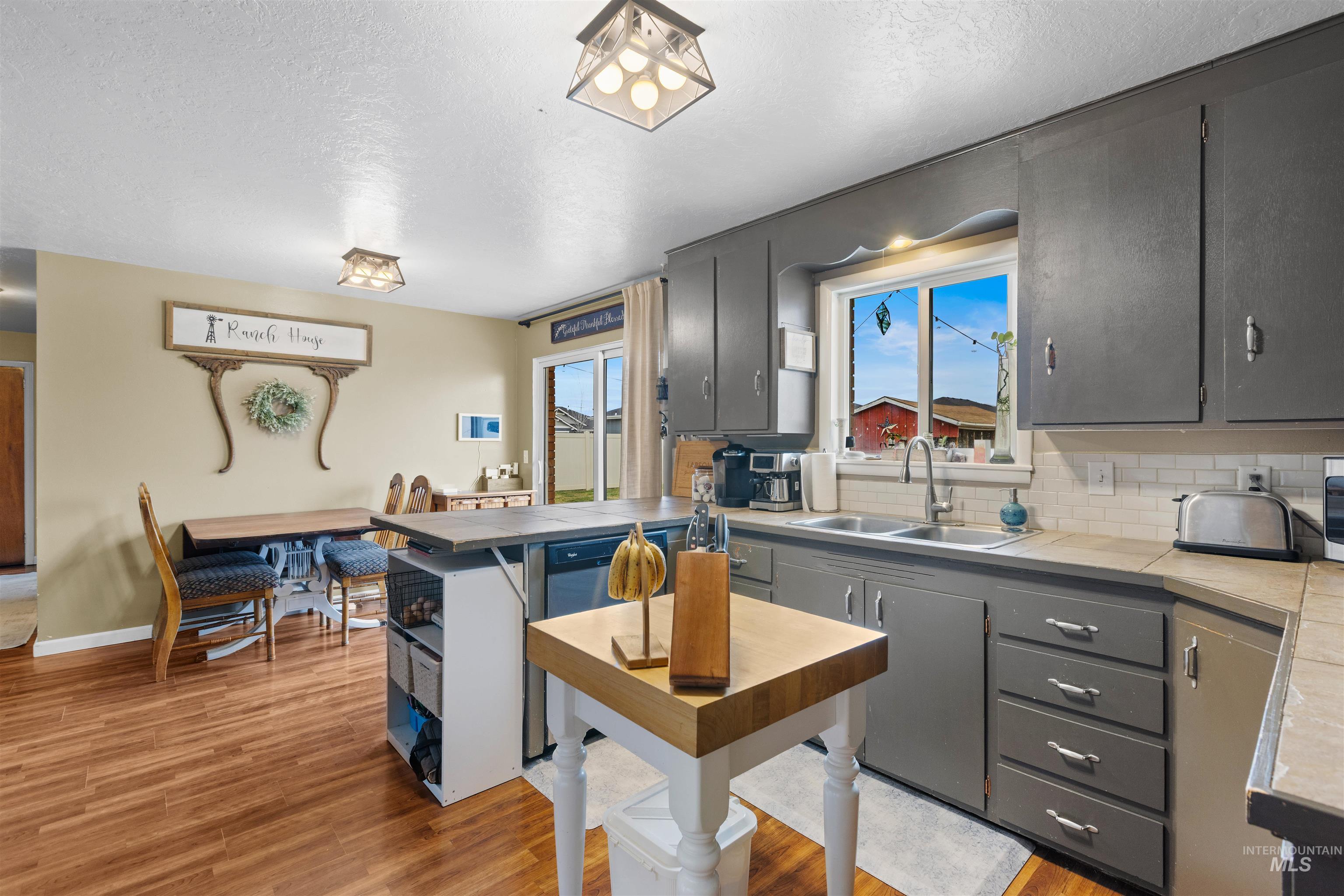 3890 E Victory Rd, Meridian, Idaho 83642, 3 Bedrooms, 2 Bathrooms, Residential For Sale, Price $540,000,MLS 98976378