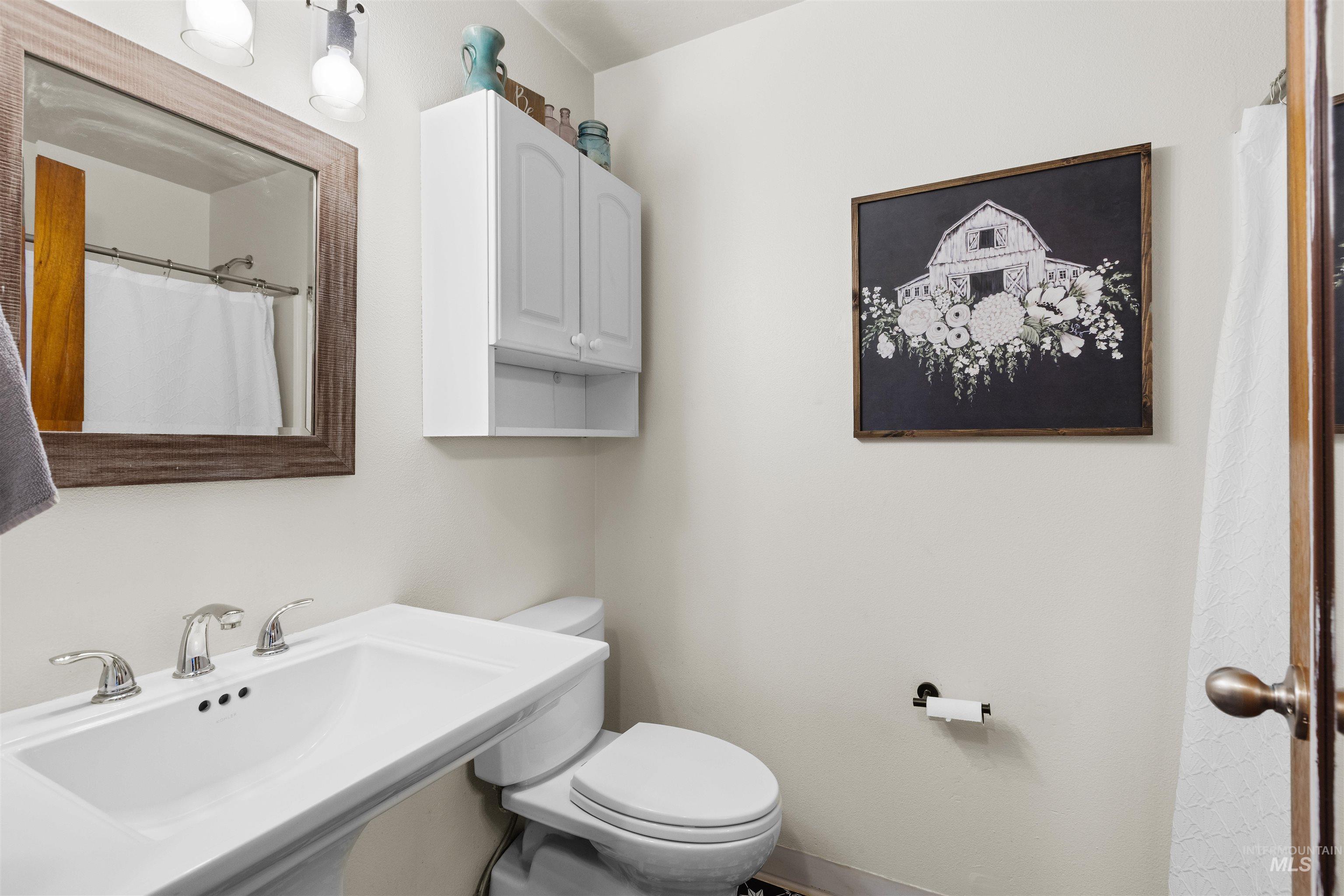 3890 E Victory Rd, Meridian, Idaho 83642, 3 Bedrooms, 2 Bathrooms, Residential For Sale, Price $540,000,MLS 98976378