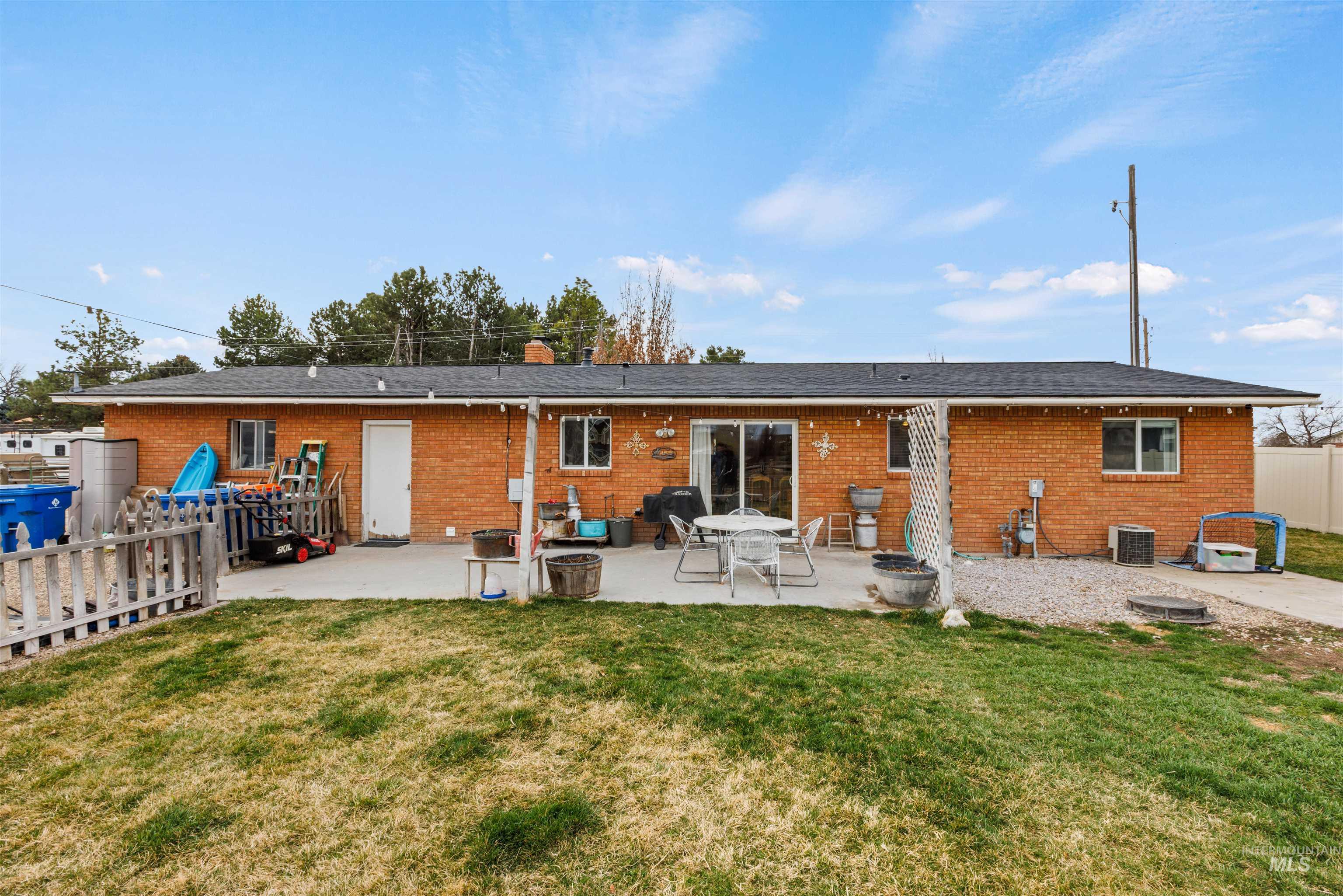 3890 E Victory Rd, Meridian, Idaho 83642, 3 Bedrooms, 2 Bathrooms, Residential For Sale, Price $540,000,MLS 98976378