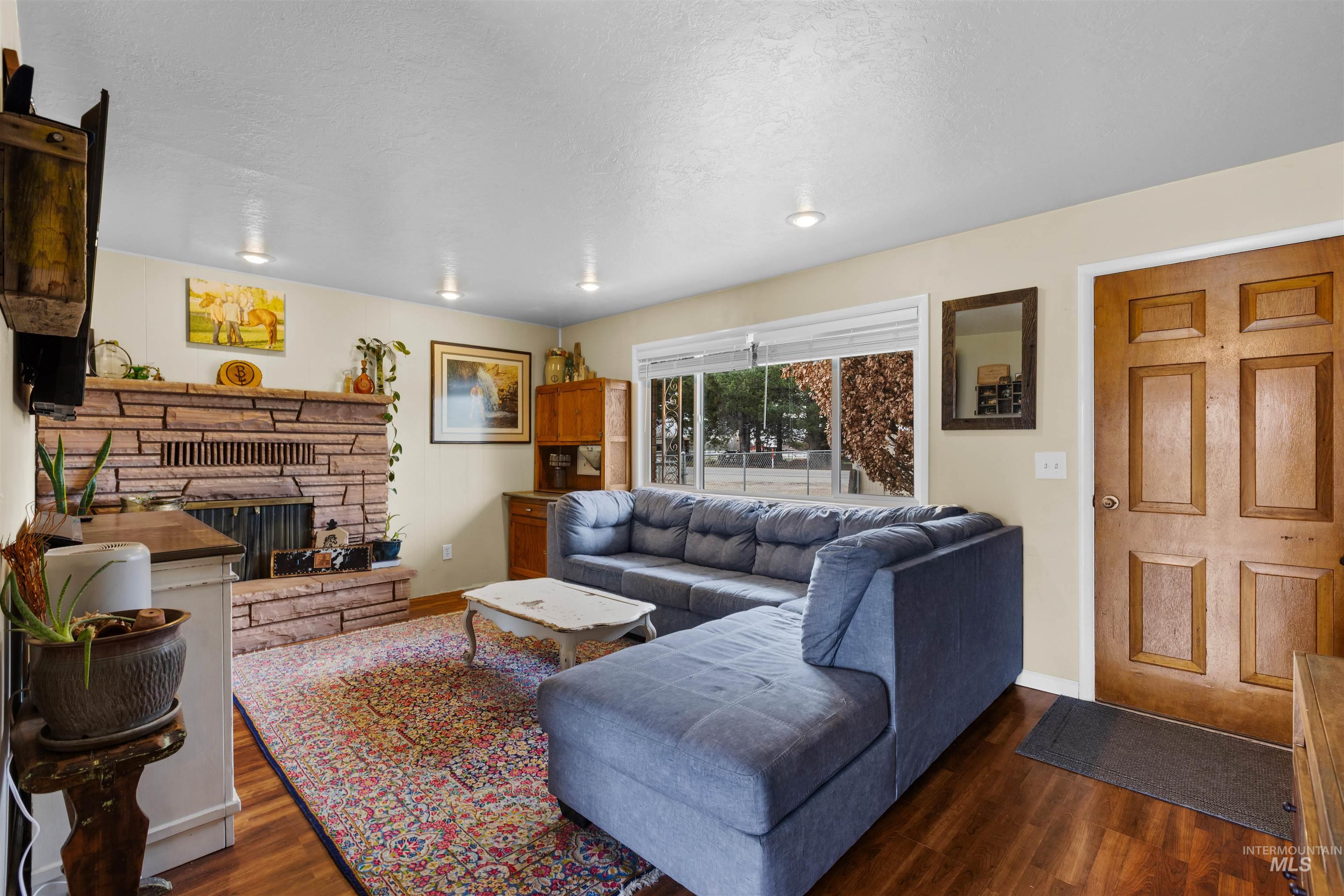 3890 E Victory Rd, Meridian, Idaho 83642, 3 Bedrooms, 2 Bathrooms, Residential For Sale, Price $540,000,MLS 98976378