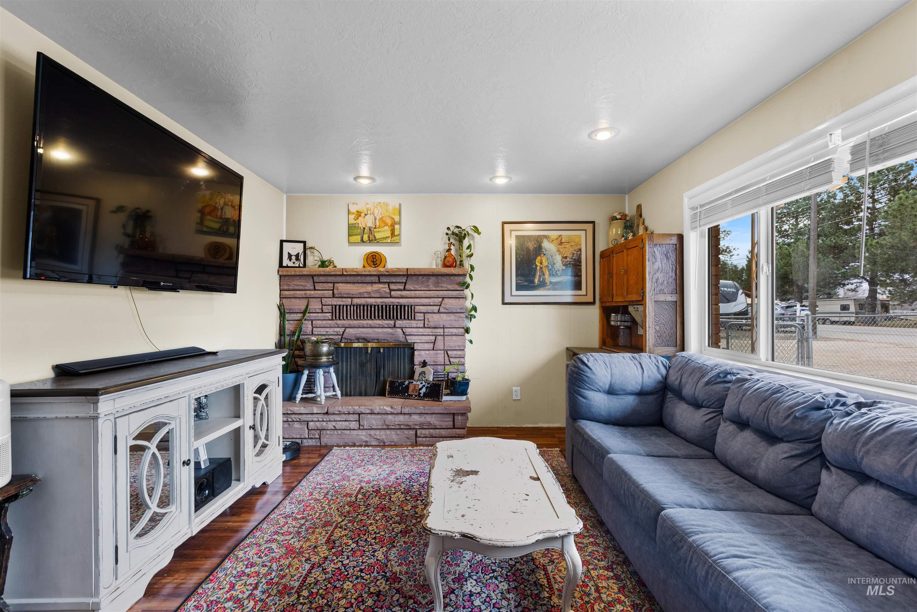 3890 E Victory Rd, Meridian, Idaho 83642, 3 Bedrooms, 2 Bathrooms, Residential For Sale, Price $540,000,MLS 98976378