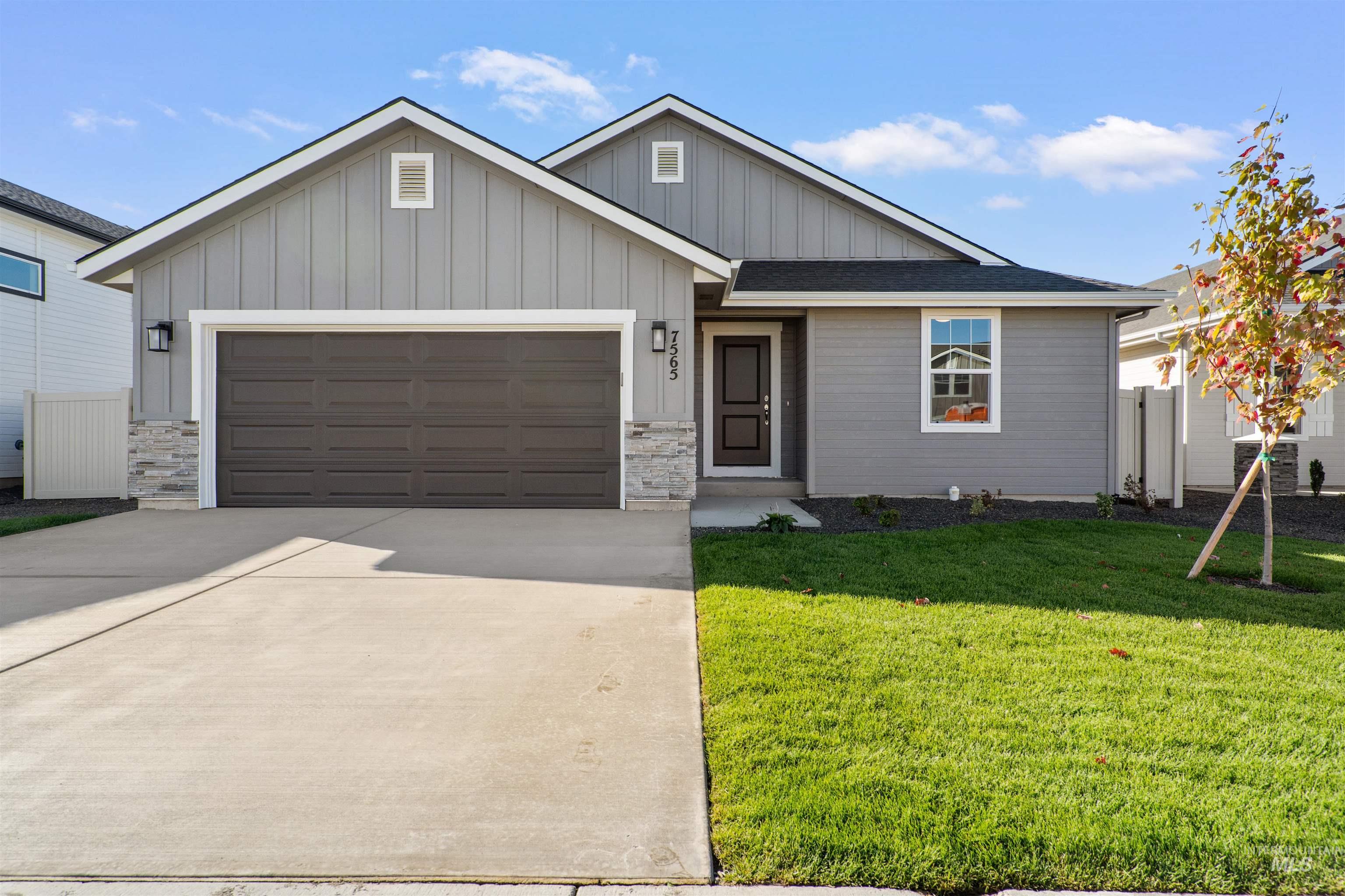 209 W Omphale St., Kuna, Idaho 83634, 3 Bedrooms, 2 Bathrooms, Residential For Sale, Price $429,990,MLS 98976379