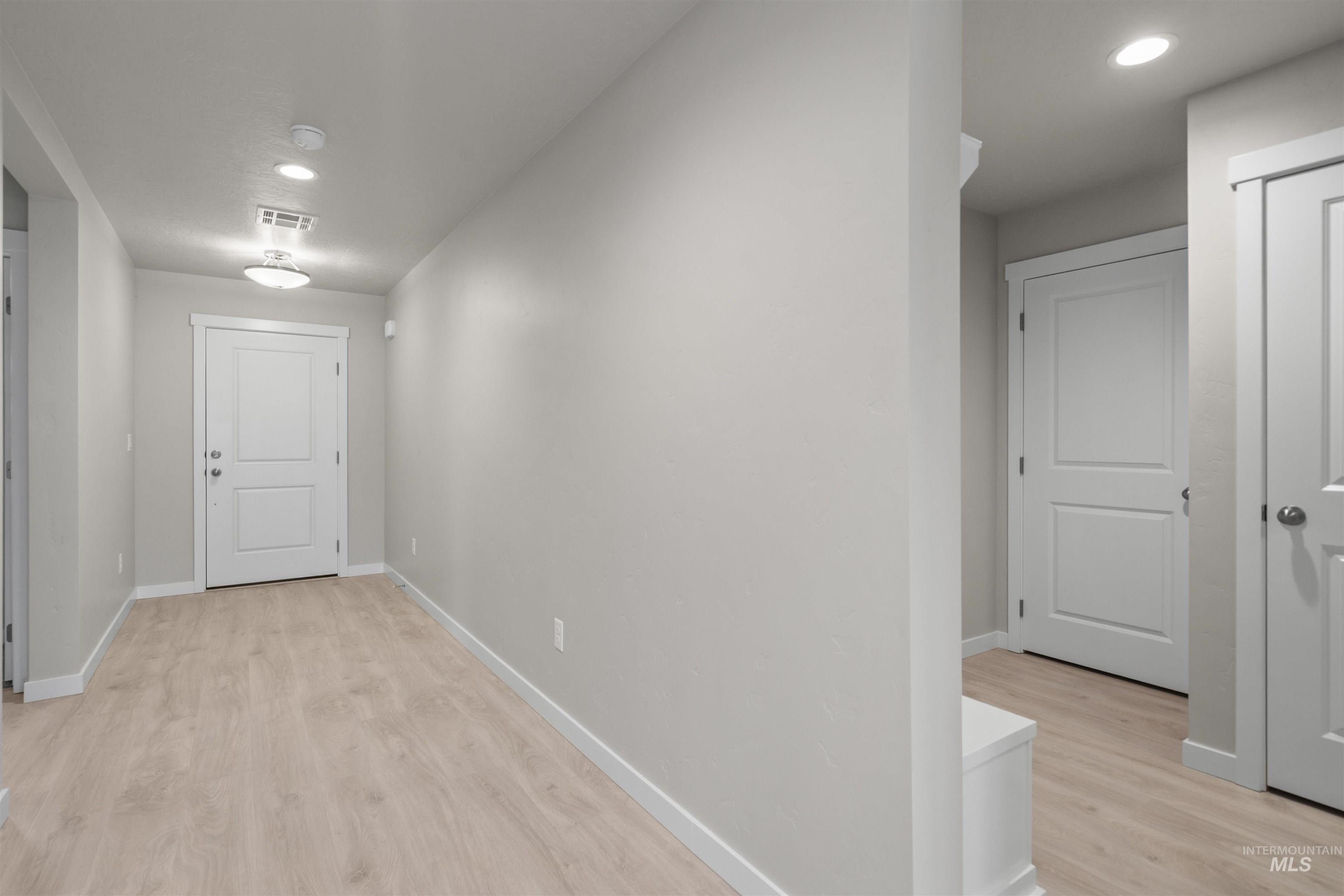 209 W Omphale St., Kuna, Idaho 83634, 3 Bedrooms, 2 Bathrooms, Residential For Sale, Price $429,990,MLS 98976379