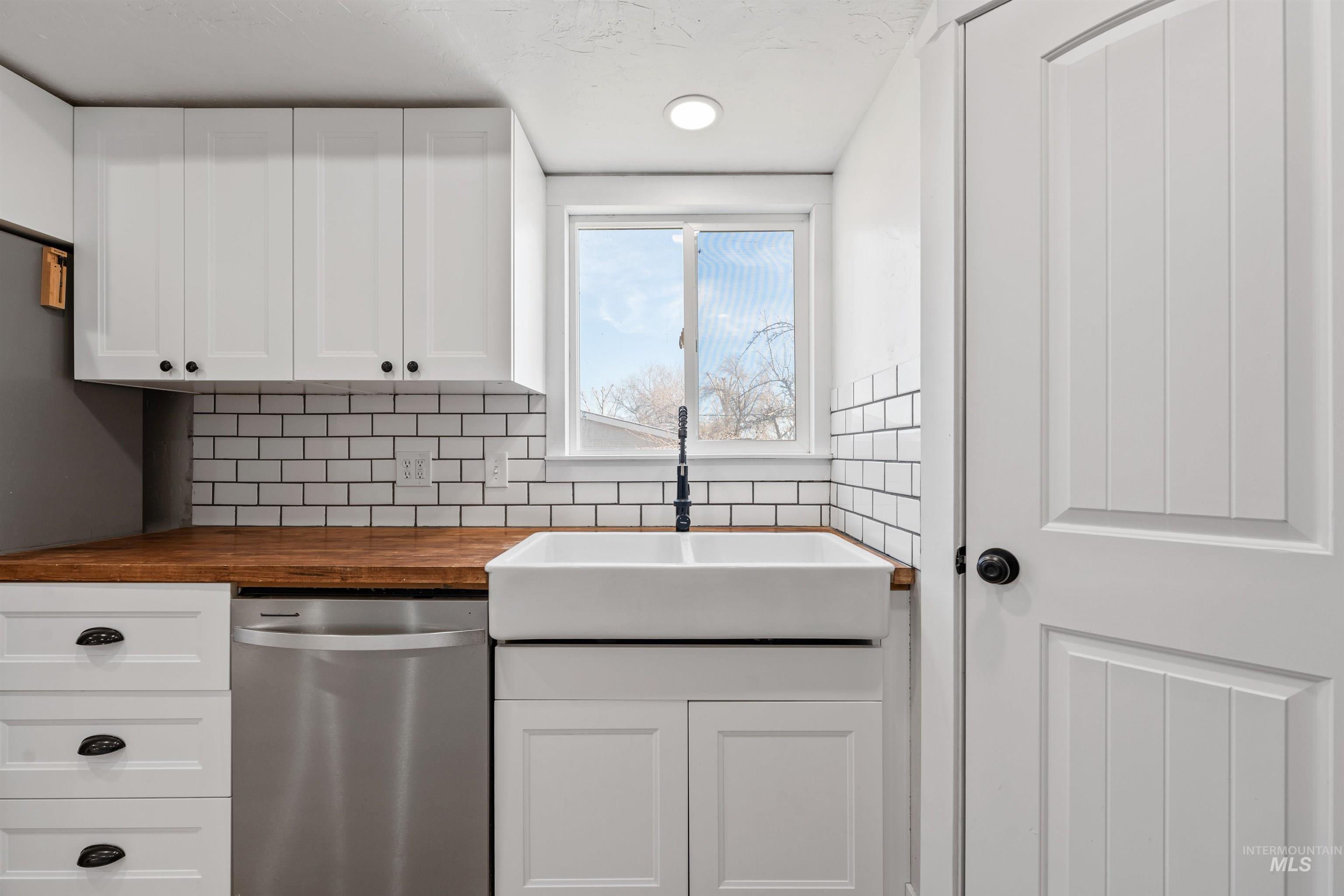 489 W 45 N, Burley, Idaho 83318, 6 Bedrooms, 4 Bathrooms, Residential For Sale, Price $489,000,MLS 98976382