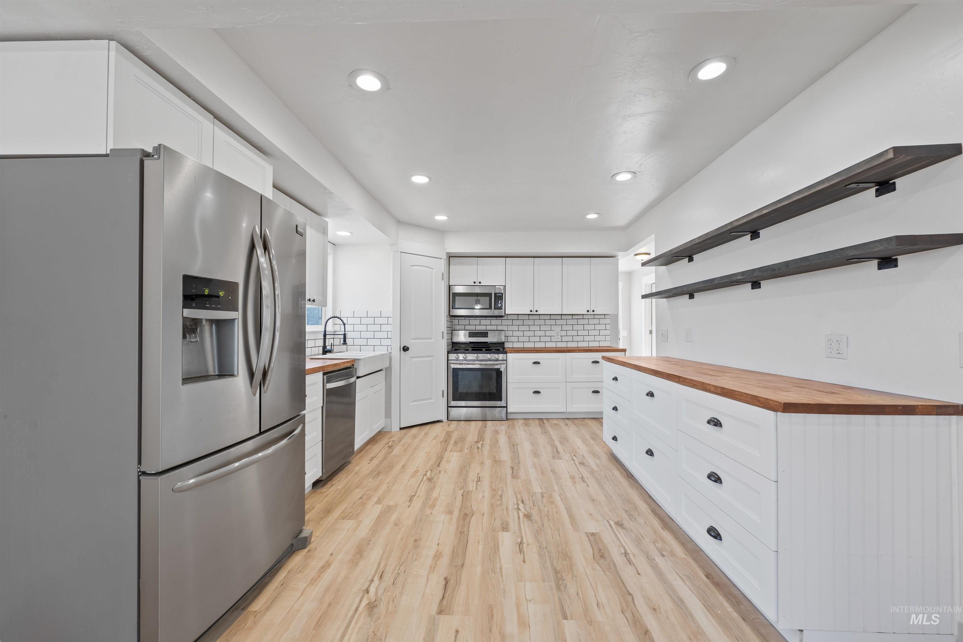 489 W 45 N, Burley, Idaho 83318, 6 Bedrooms, 4 Bathrooms, Residential For Sale, Price $489,000,MLS 98976382