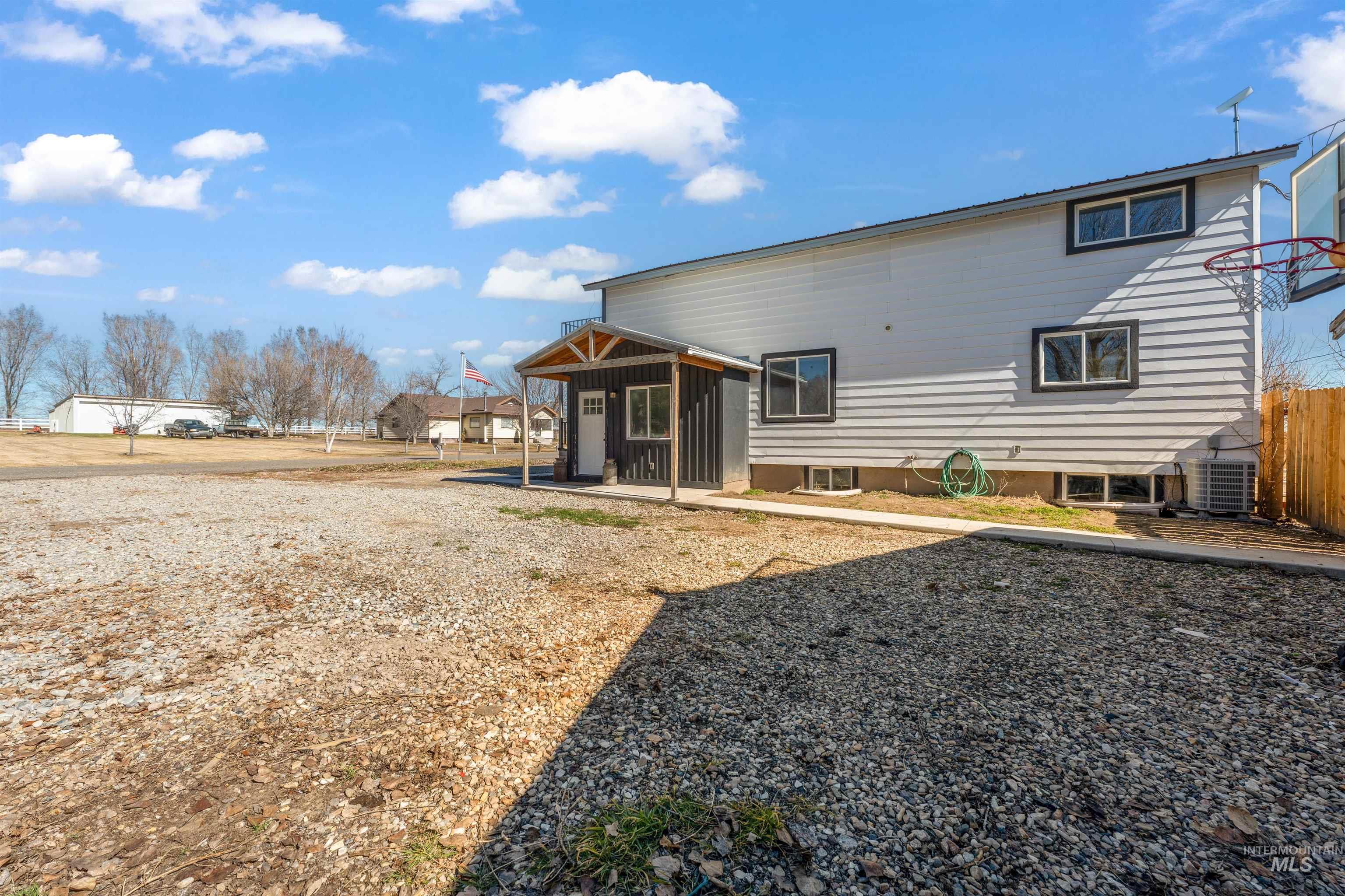 489 W 45 N, Burley, Idaho 83318, 6 Bedrooms, 4 Bathrooms, Residential For Sale, Price $495,000, 98976382