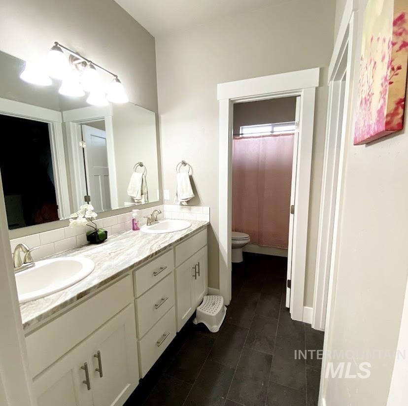 8581 Silverwood Way, Middleton, Idaho 83644, 4 Bedrooms, 3.5 Bathrooms, Residential For Sale, Price $789,000, 98976383