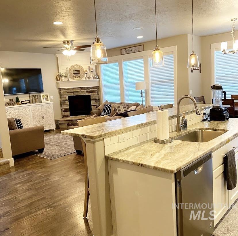 8581 Silverwood Way, Middleton, Idaho 83644, 4 Bedrooms, 3.5 Bathrooms, Residential For Sale, Price $789,000, 98976383